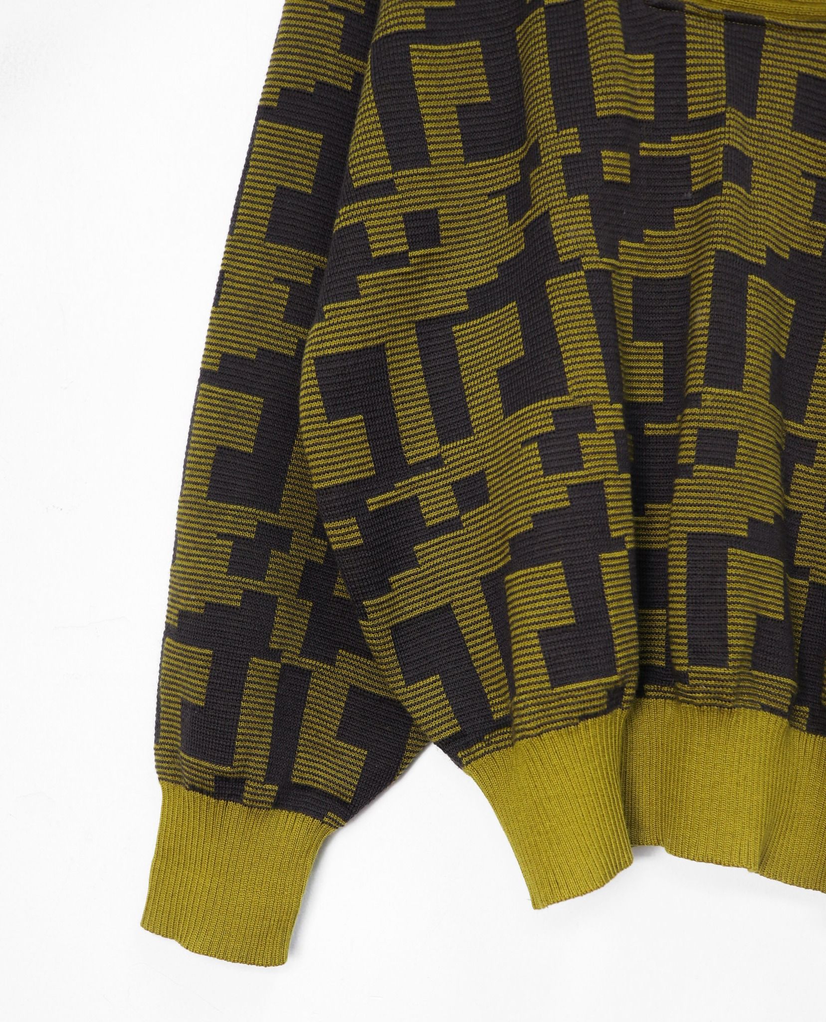 12.04.22 - VTG KNIT SWEATSHIRT - BLACK MIKA 90s