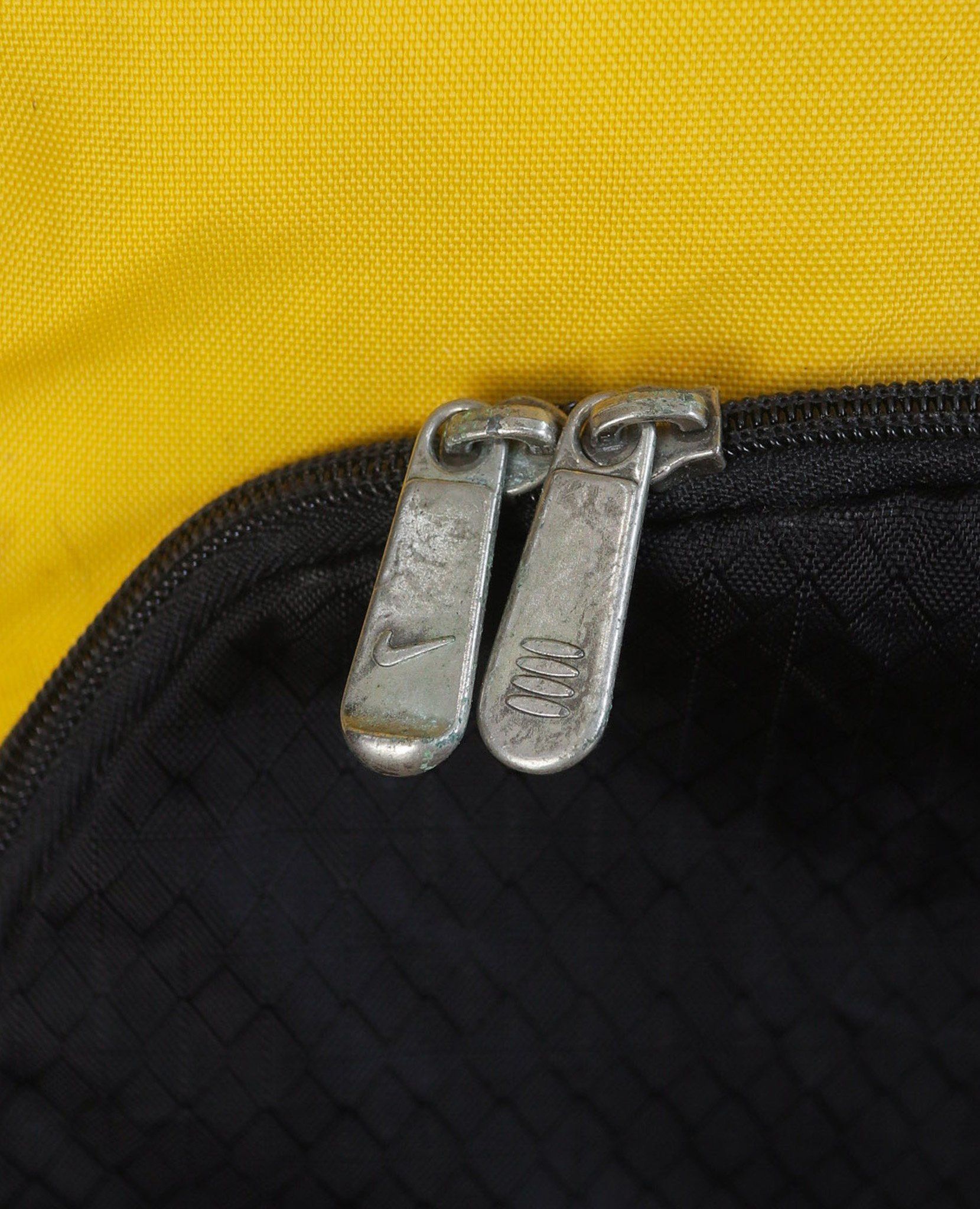 07.18.23 - VTG BAG - NIKE 90s