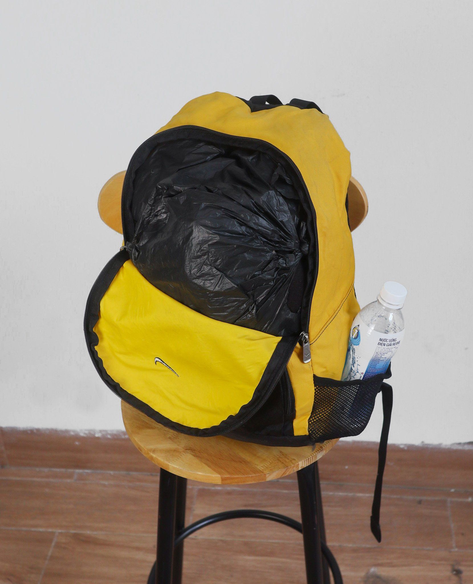 07.18.23 - VTG BAG - NIKE 90s