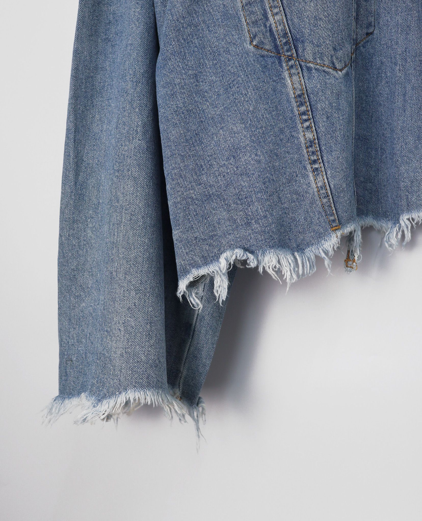 02.28.23 - VTG CROPPED DENIM JACKET - JEANASIS