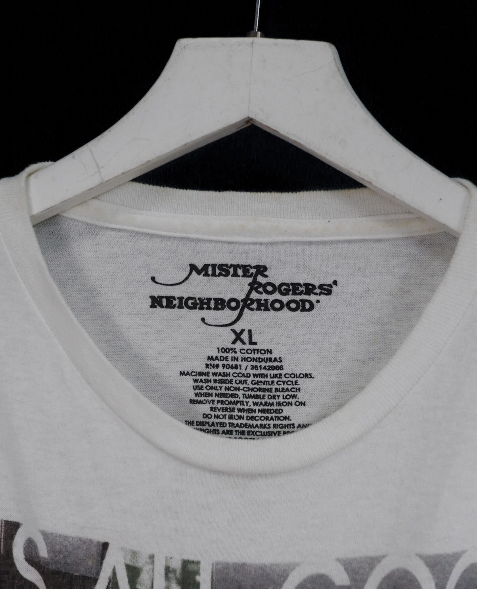 08.10.23 - VTG T-SHIRT - MISTER ROGERS