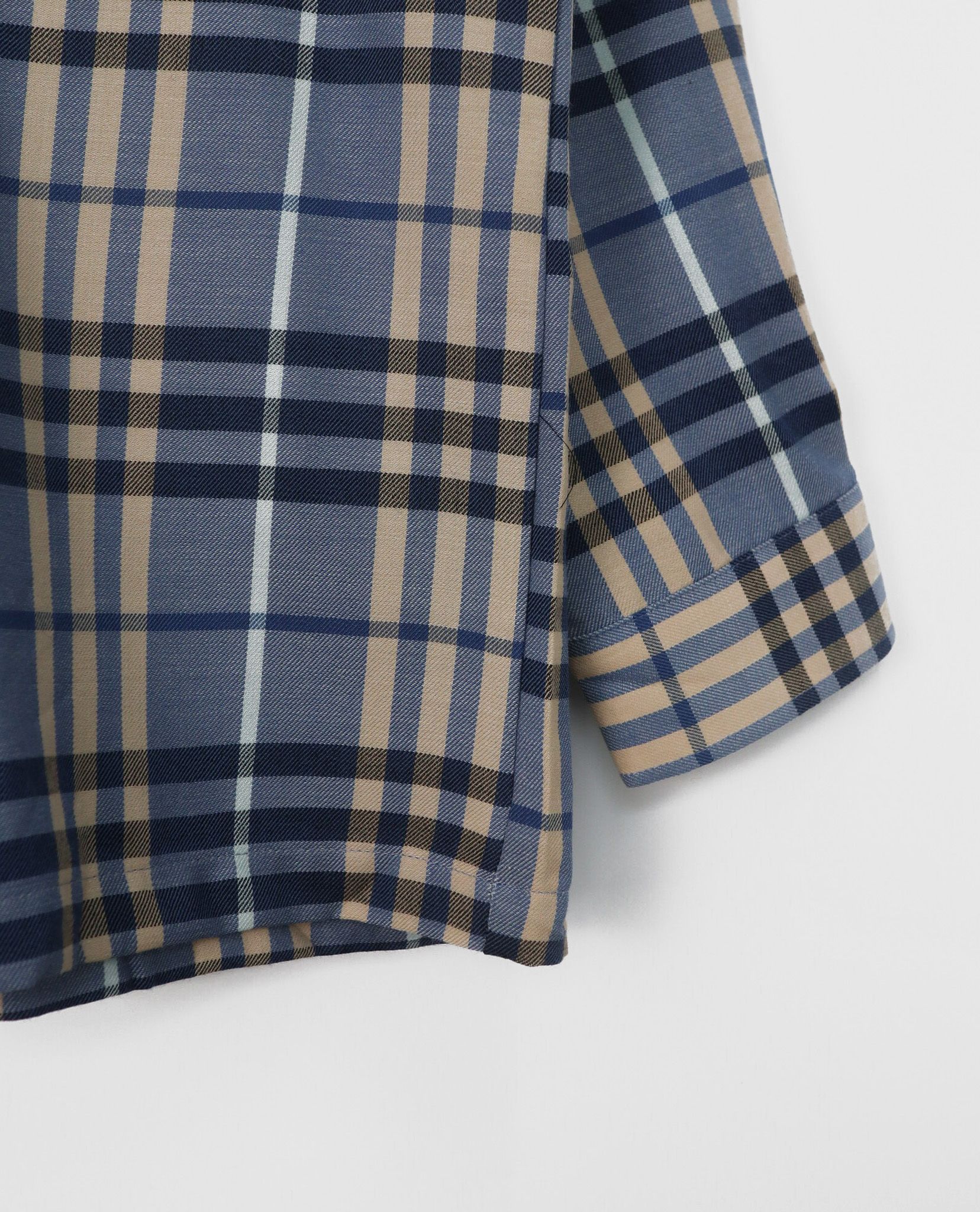 03.02.23 - VTG BUTTON UP SHIRT - VALENCIA