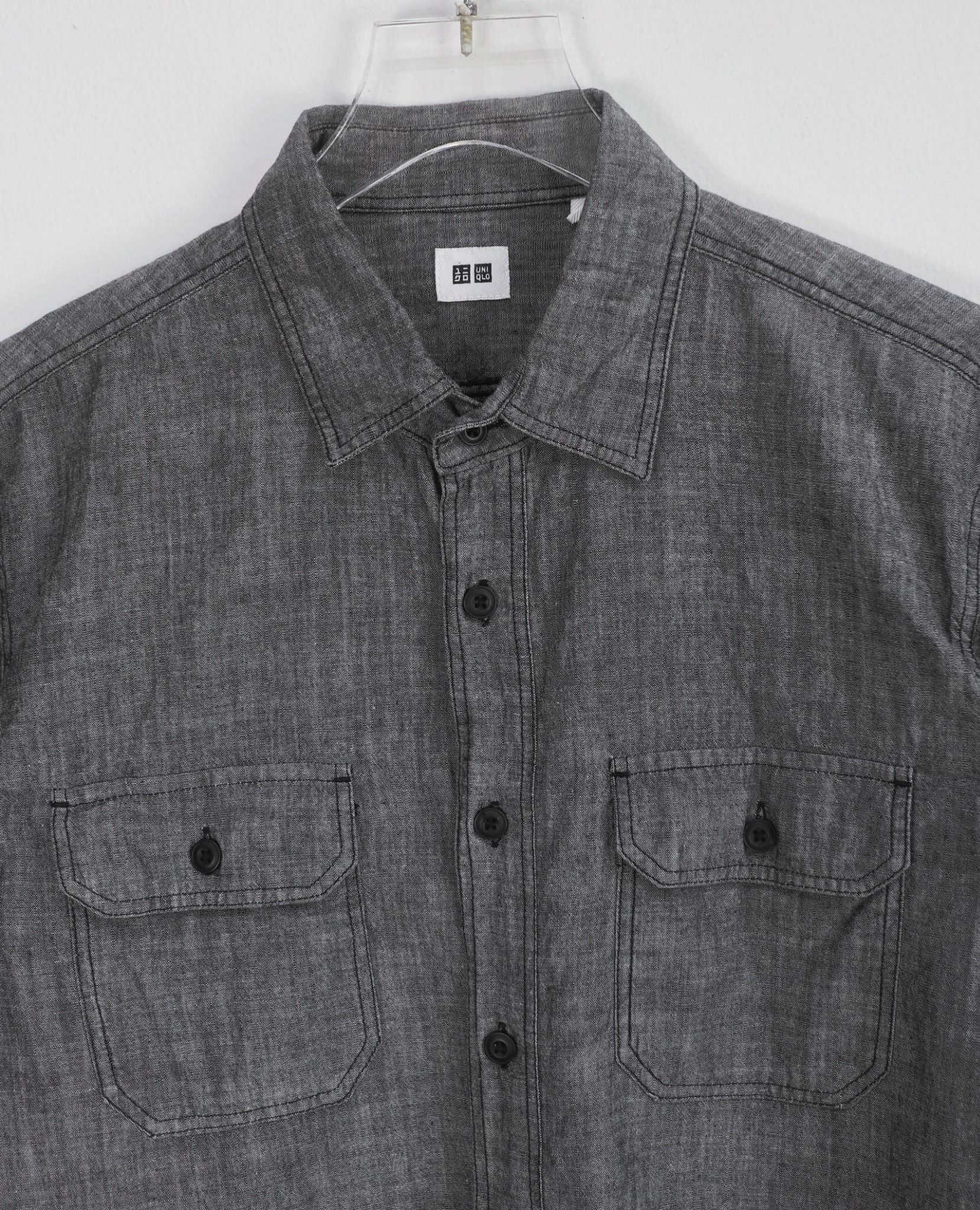 08.03.23 - VTG BUTTON UP SHIRT - UNIQLO