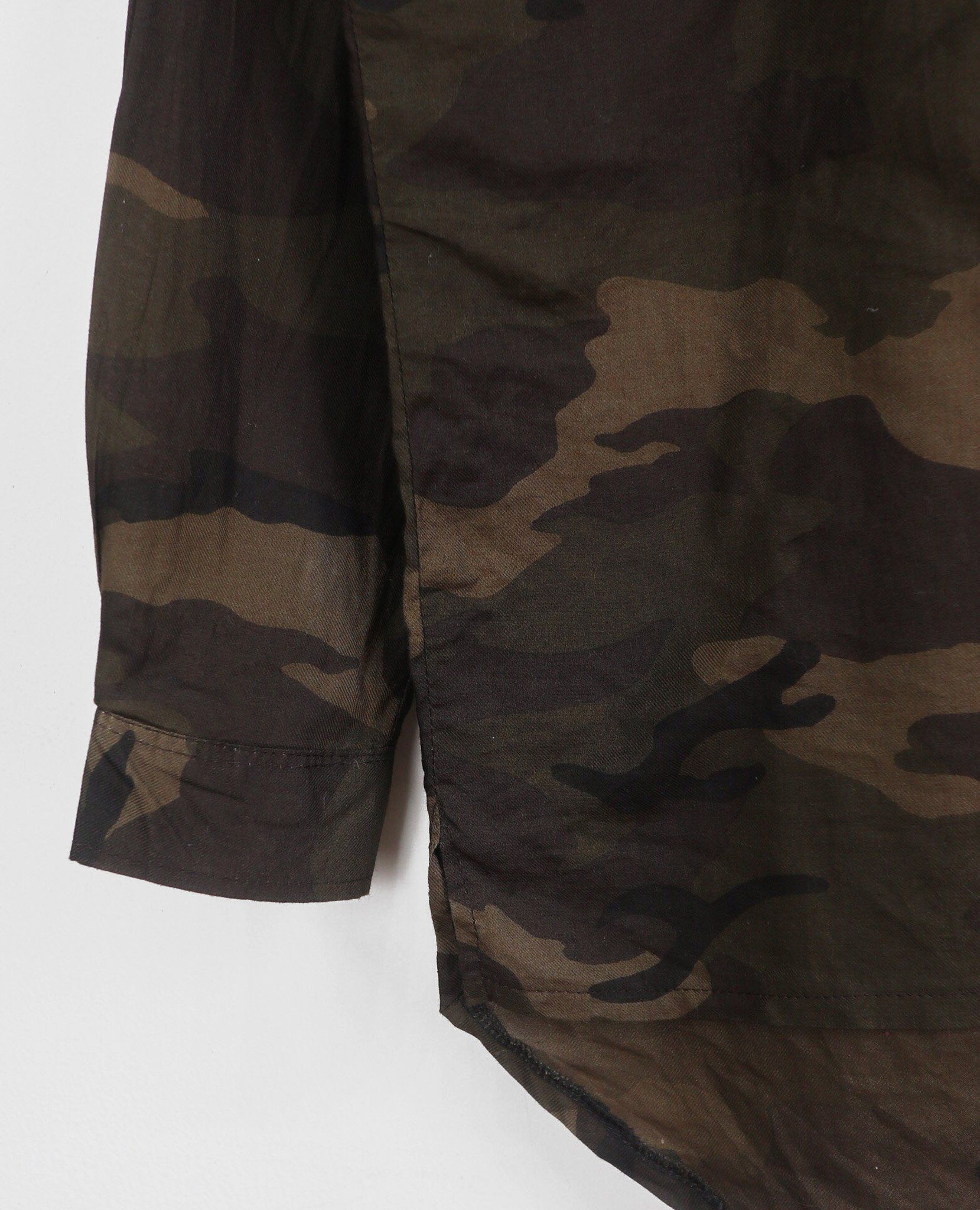 08.03.23 - VTG BUTTON UP SHIRT - STWR