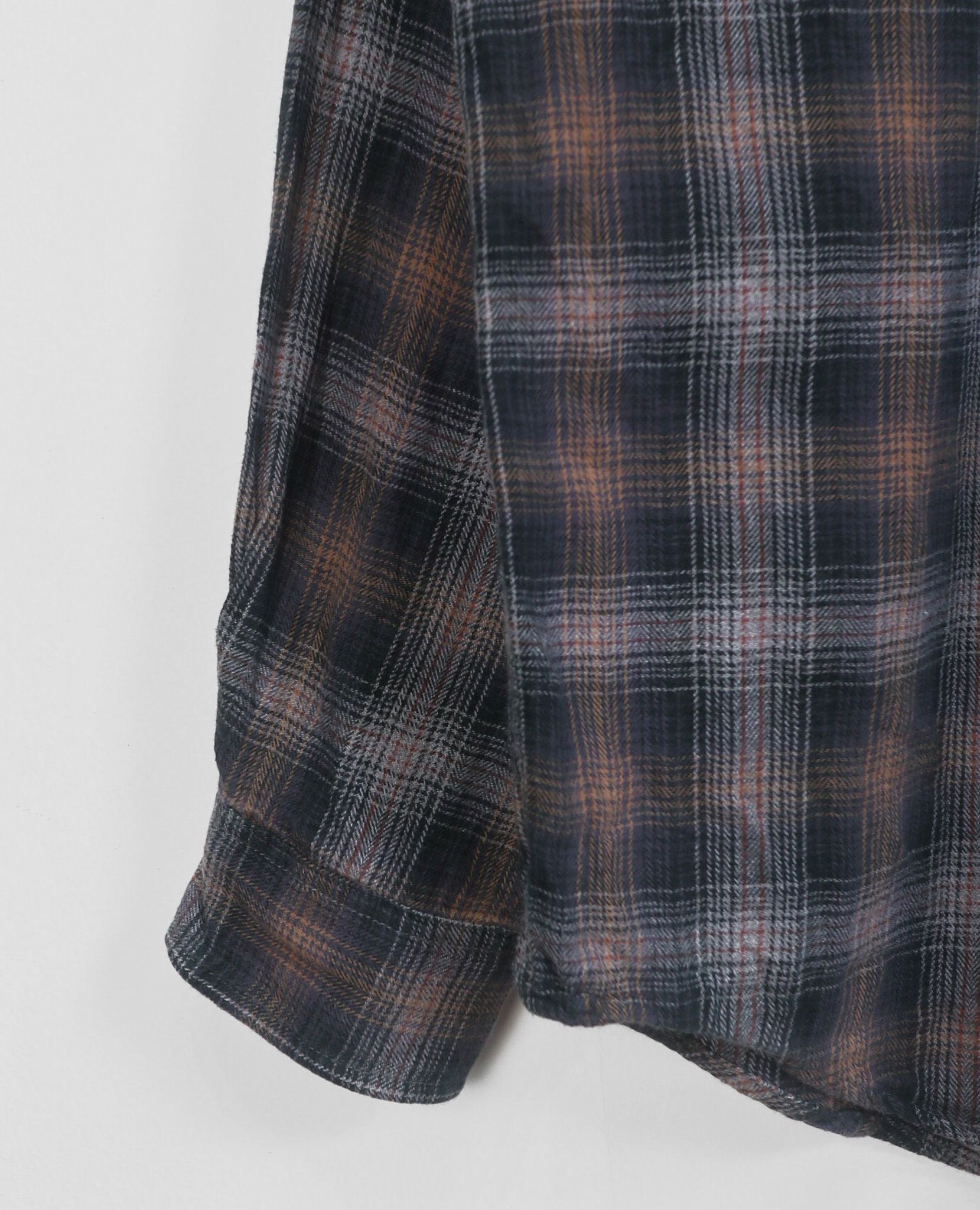 08.03.23 - VTG FLANNEL BUTTON UP SHIRT - ARROW