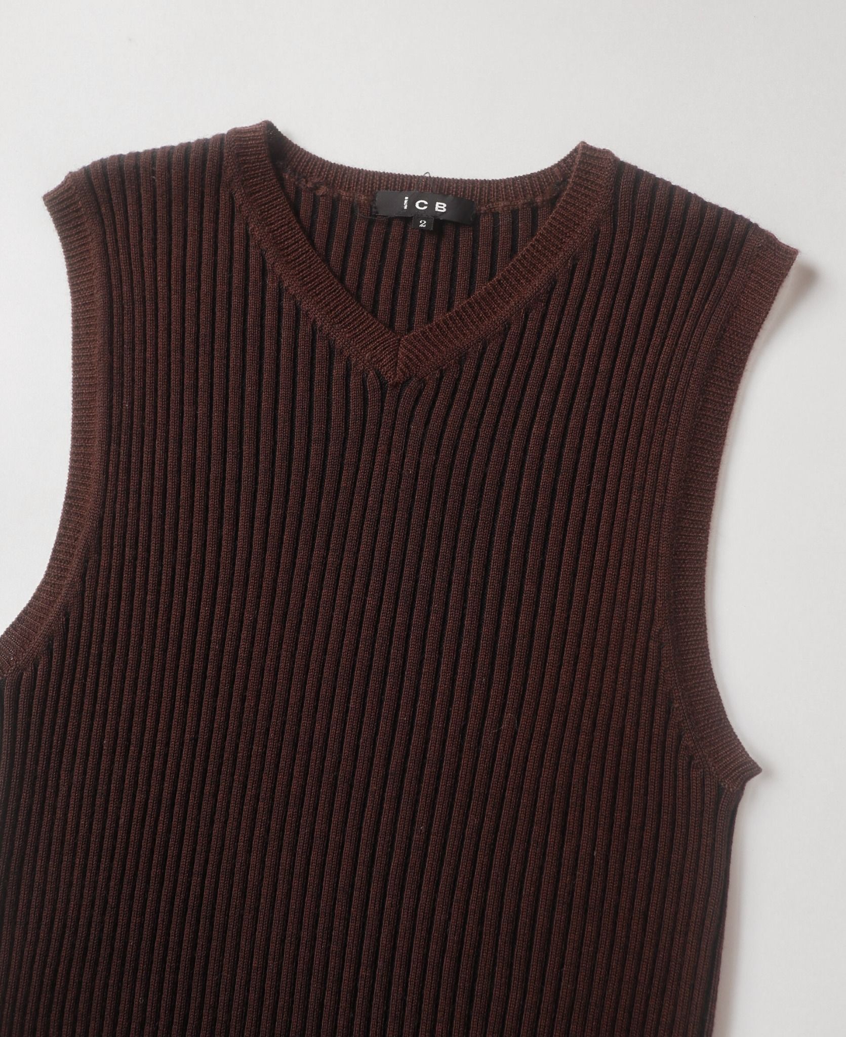 12.19.23 - VTG KNIT VEST - ICB