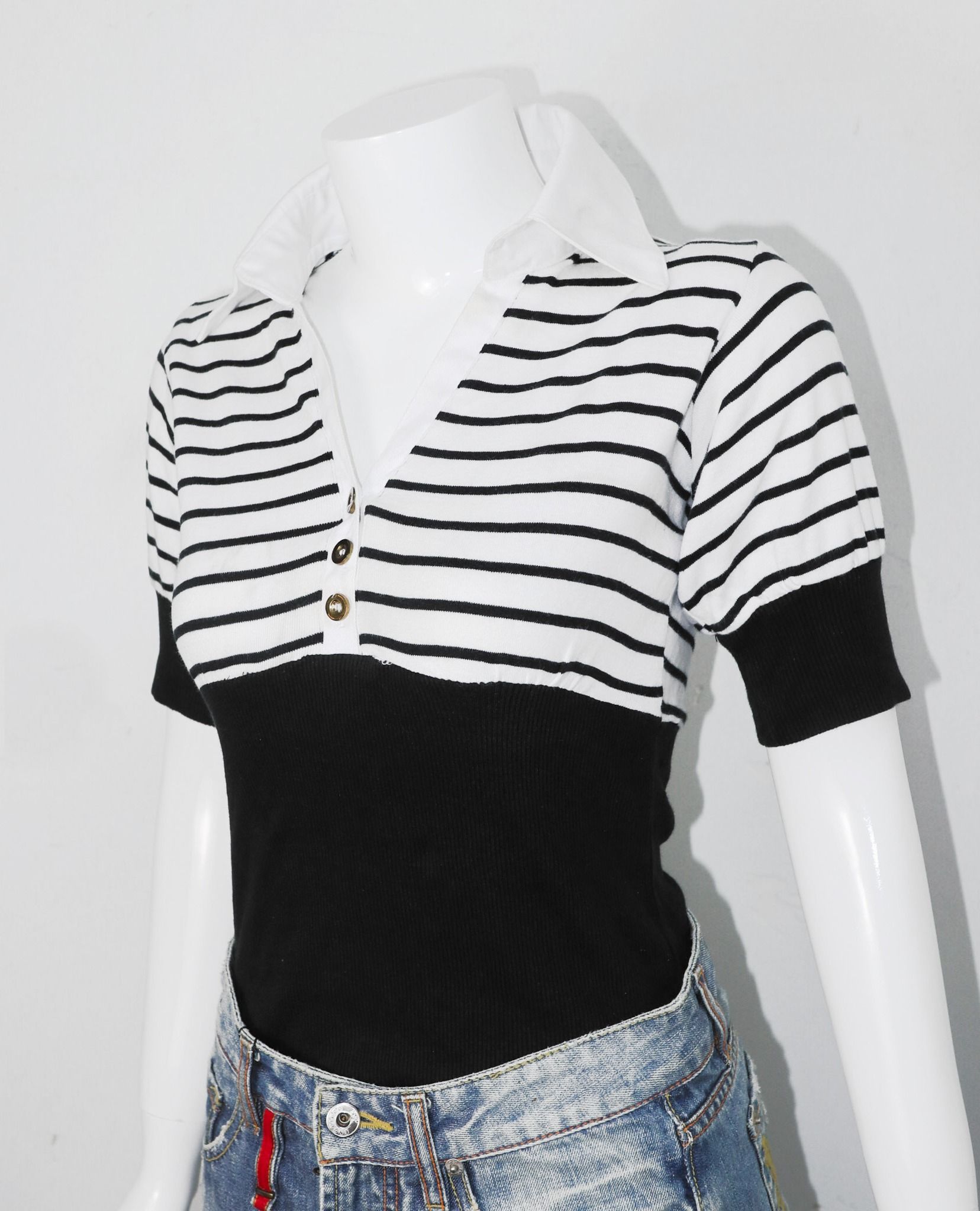 11.30.22 - VTG CUT OUT POLO SHIRT - LAZY DAISY
