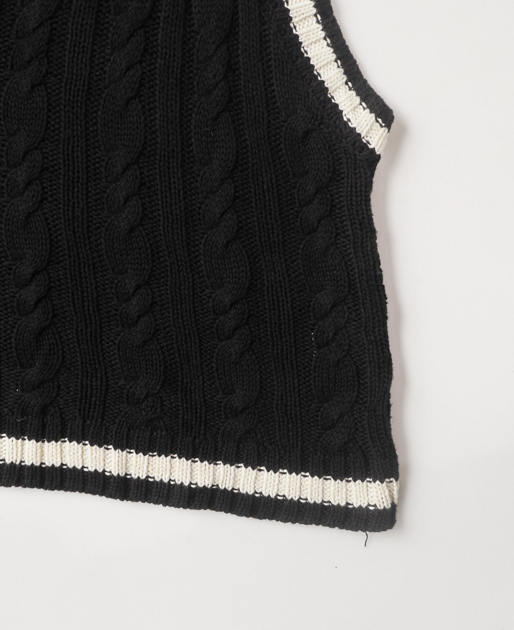 12.19.23 - VTG CROPPED KNIT VEST - CHIP CLIP