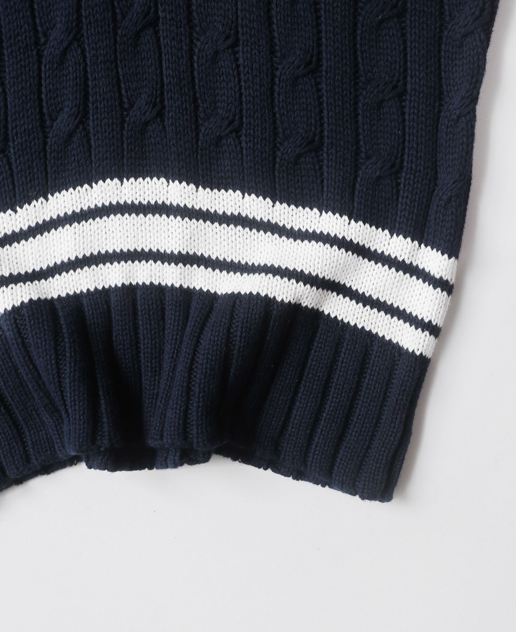 12.19.23 - VTG KNIT VEST - ELLESSE