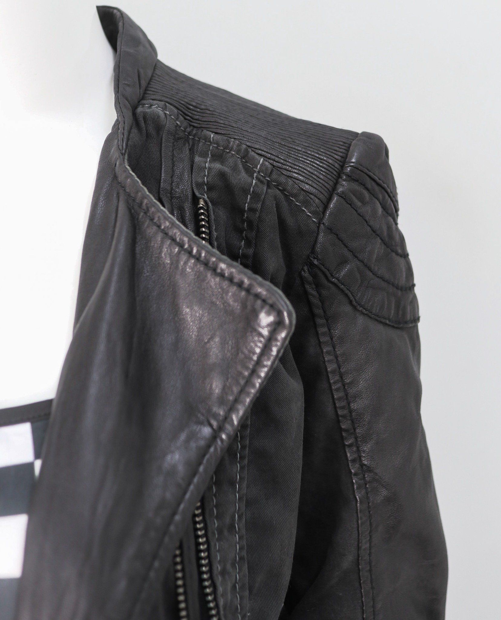 11.30.22 - VTG CROPPED BIKER JACKET - GG LADY BY JESSI NY