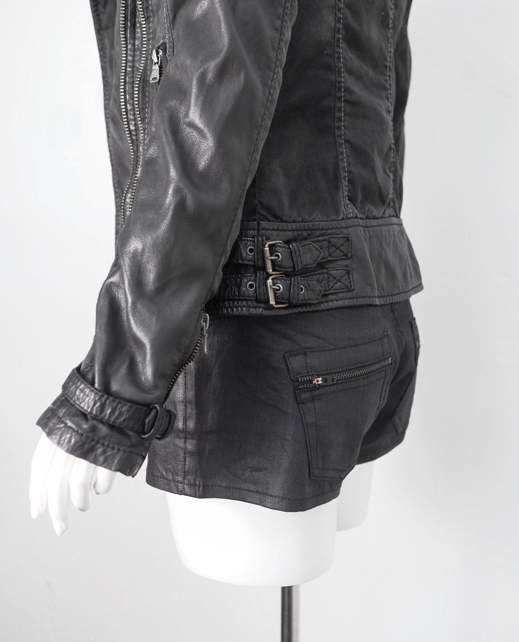 11.30.22 - VTG CROPPED BIKER JACKET - GG LADY BY JESSI NY