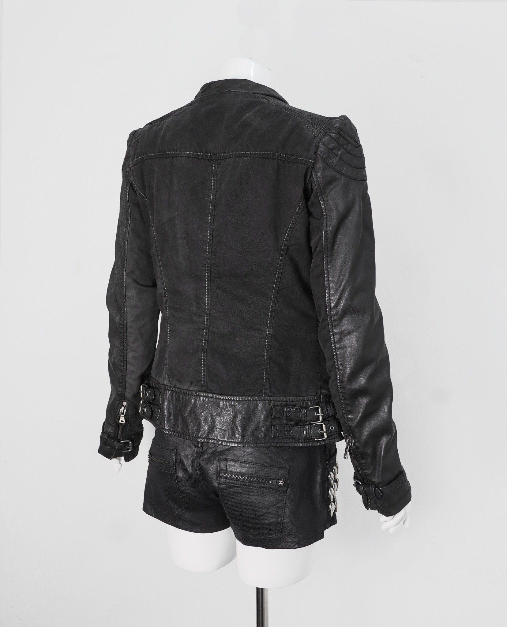 11.30.22 - VTG CROPPED BIKER JACKET - GG LADY BY JESSI NY