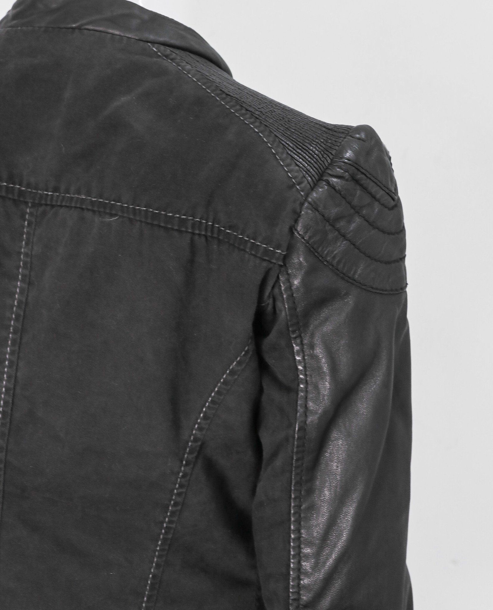 11.30.22 - VTG CROPPED BIKER JACKET - GG LADY BY JESSI NY