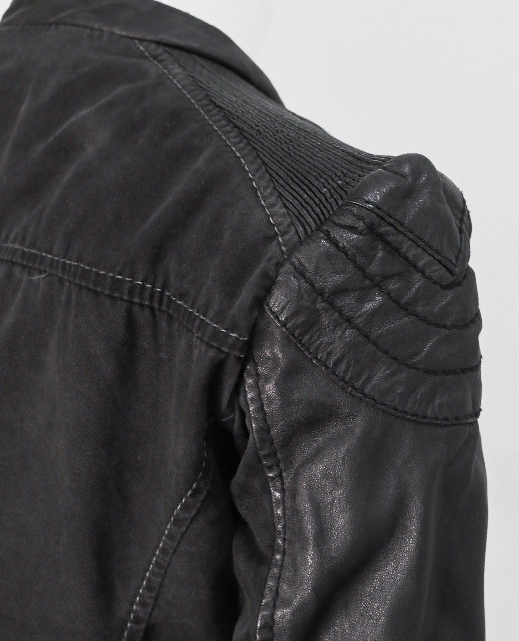 11.30.22 - VTG CROPPED BIKER JACKET - GG LADY BY JESSI NY