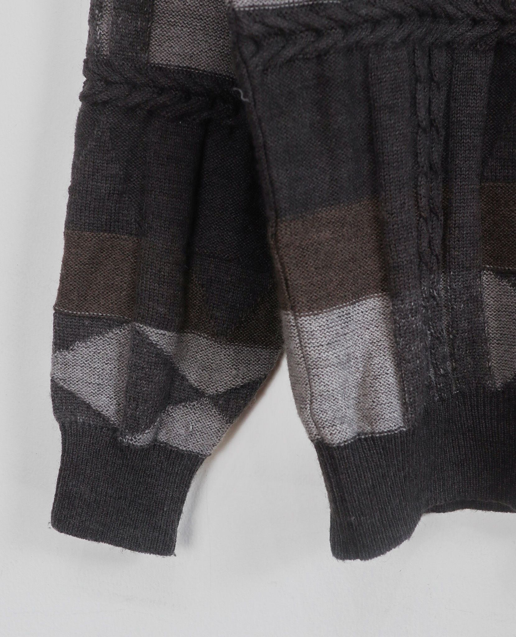 07.26.23 - VTG KNIT SWEATSHIRT - RUDOLPH VALENTINO