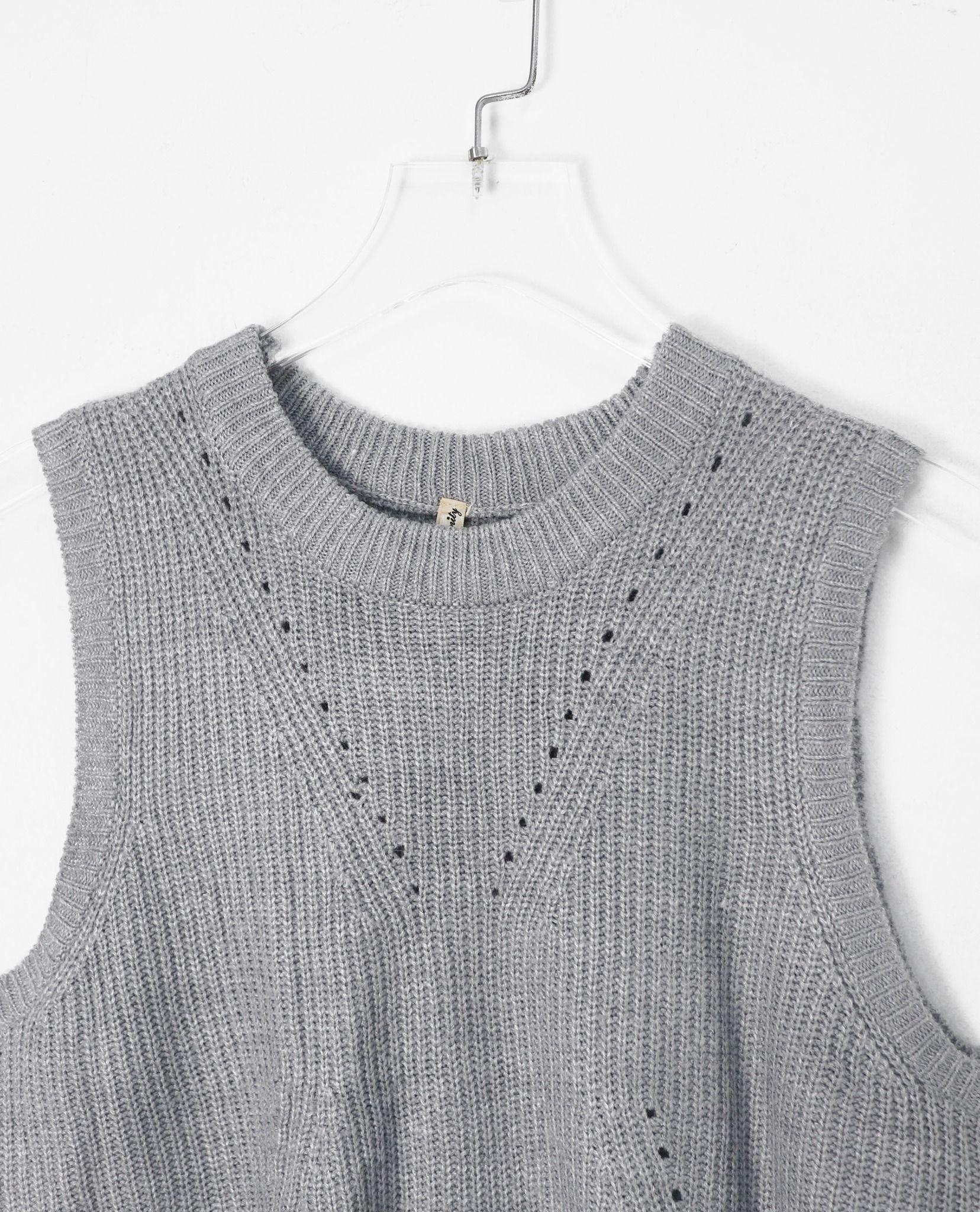 12.06.22 - VTG KNIT VEST - URBANNITY