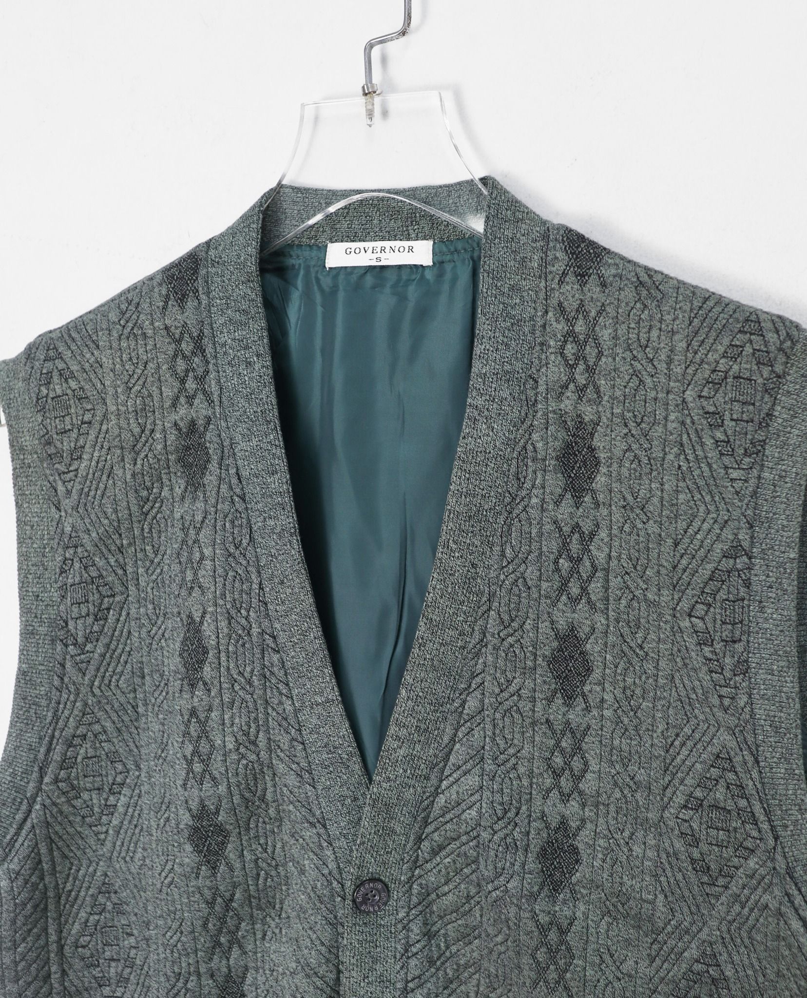 12.06.22 - VTG KNIT VEST - GOVERNOR