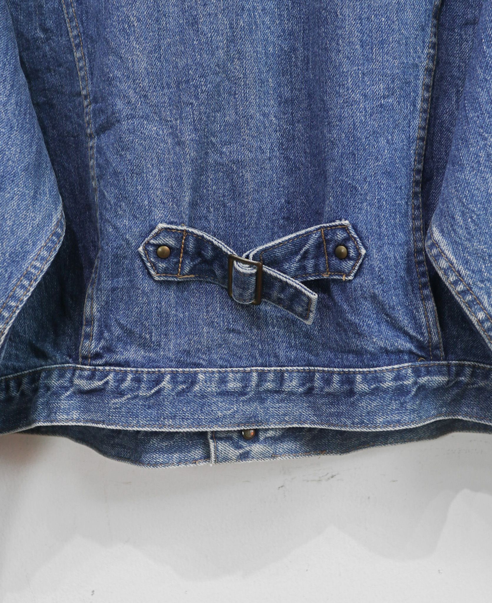 12.11.23 - VTG CROPPED BOXY DENIM JACKET - BIG JOHN 90s