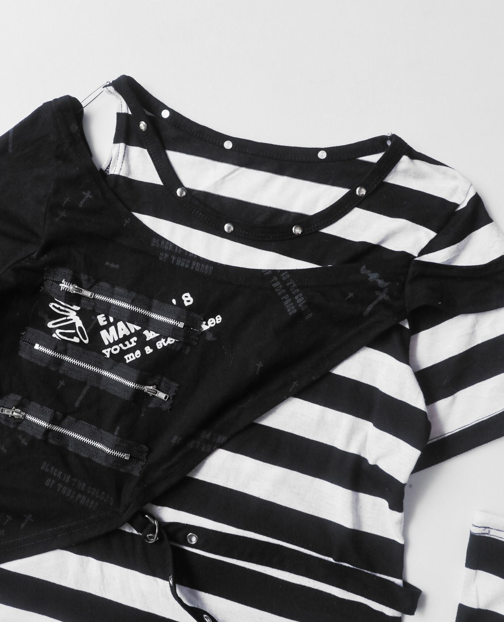 07.31.23 - VTG PUNK DOUBLE LAYER T-SHIRT - ADDICTRAP