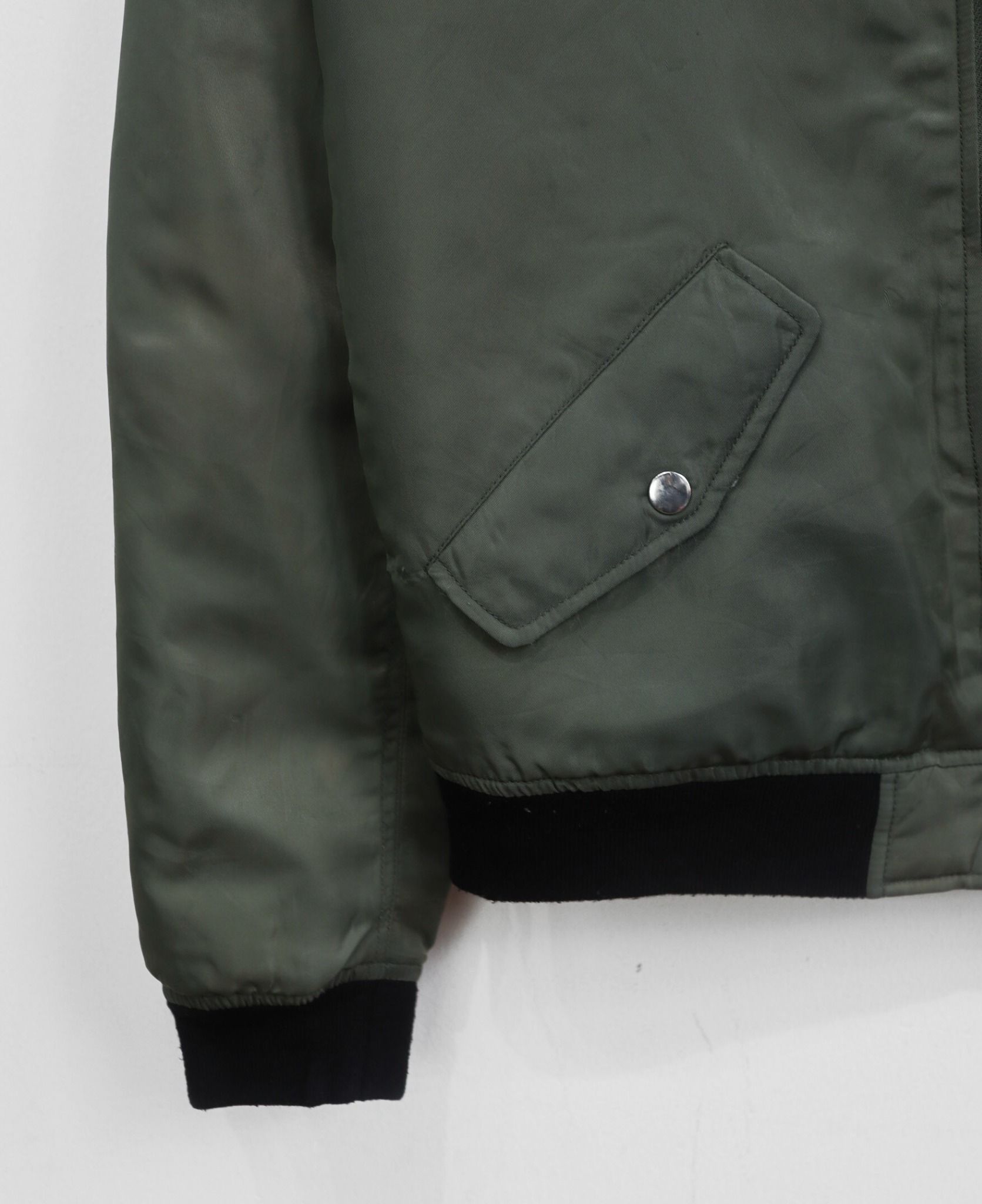12.14.23 - VTG BOMBER JACKET - FOREVER 21 MEN