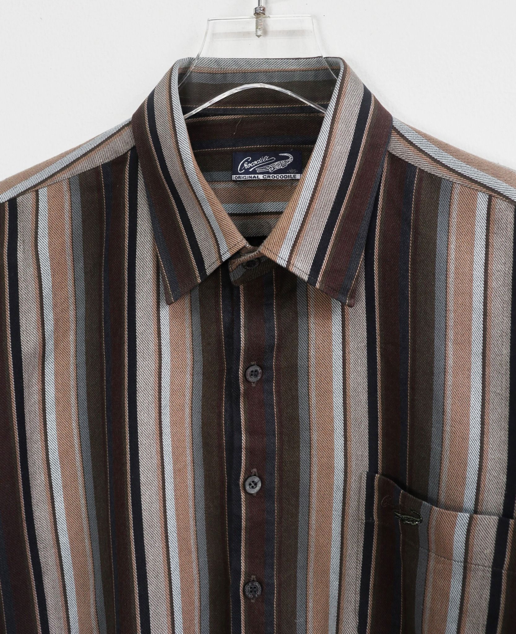 10.10.23 - VTG BUTTON UP SHIRT - CROCODILE