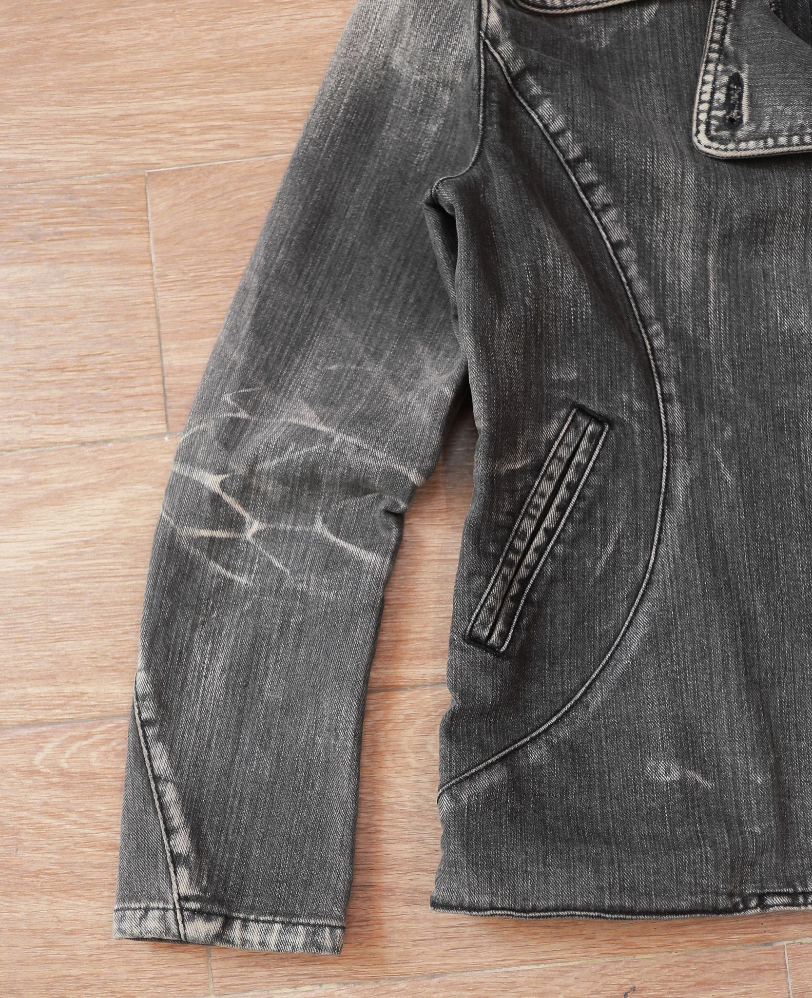 07.06.24 - VTG CROPPED DENIM JACKET - D'UN A DIX