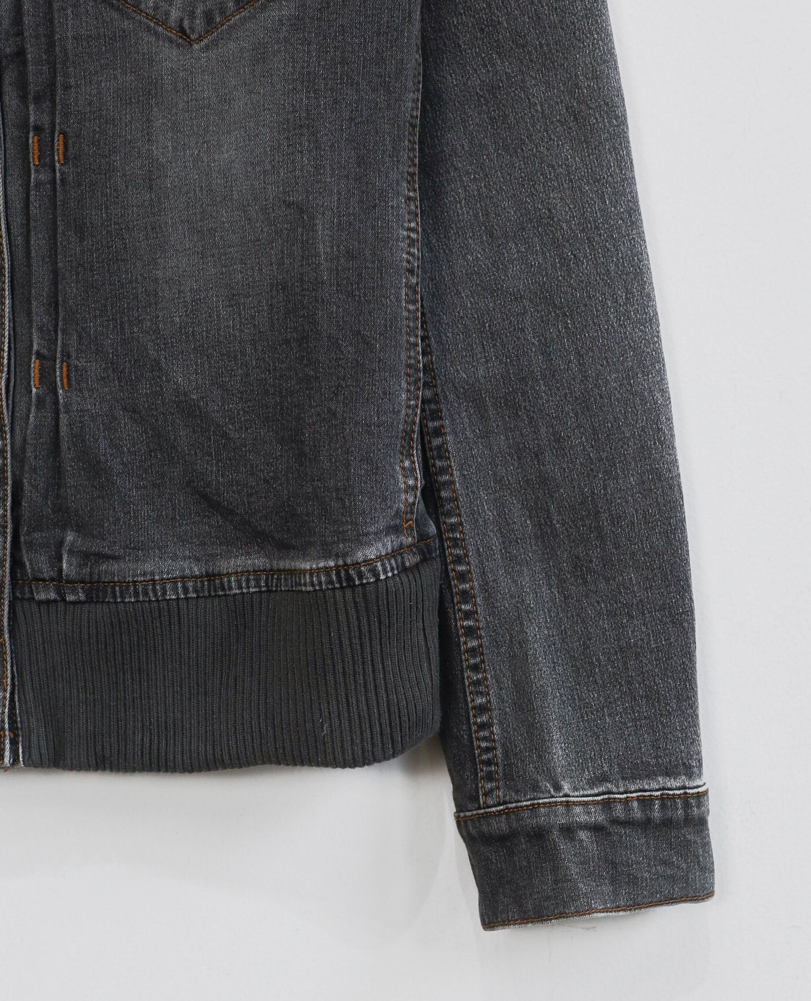 08.06.23 - VTG CROPPED DENIM JACKET - LE SOUK