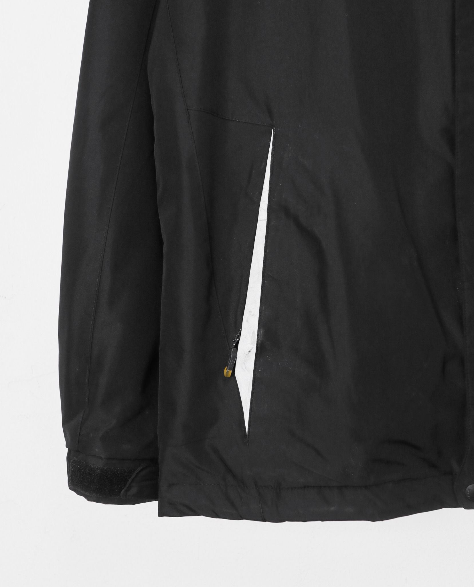 12.11.22 - VTG WINDBREAKER JACKET - BLACK YAK