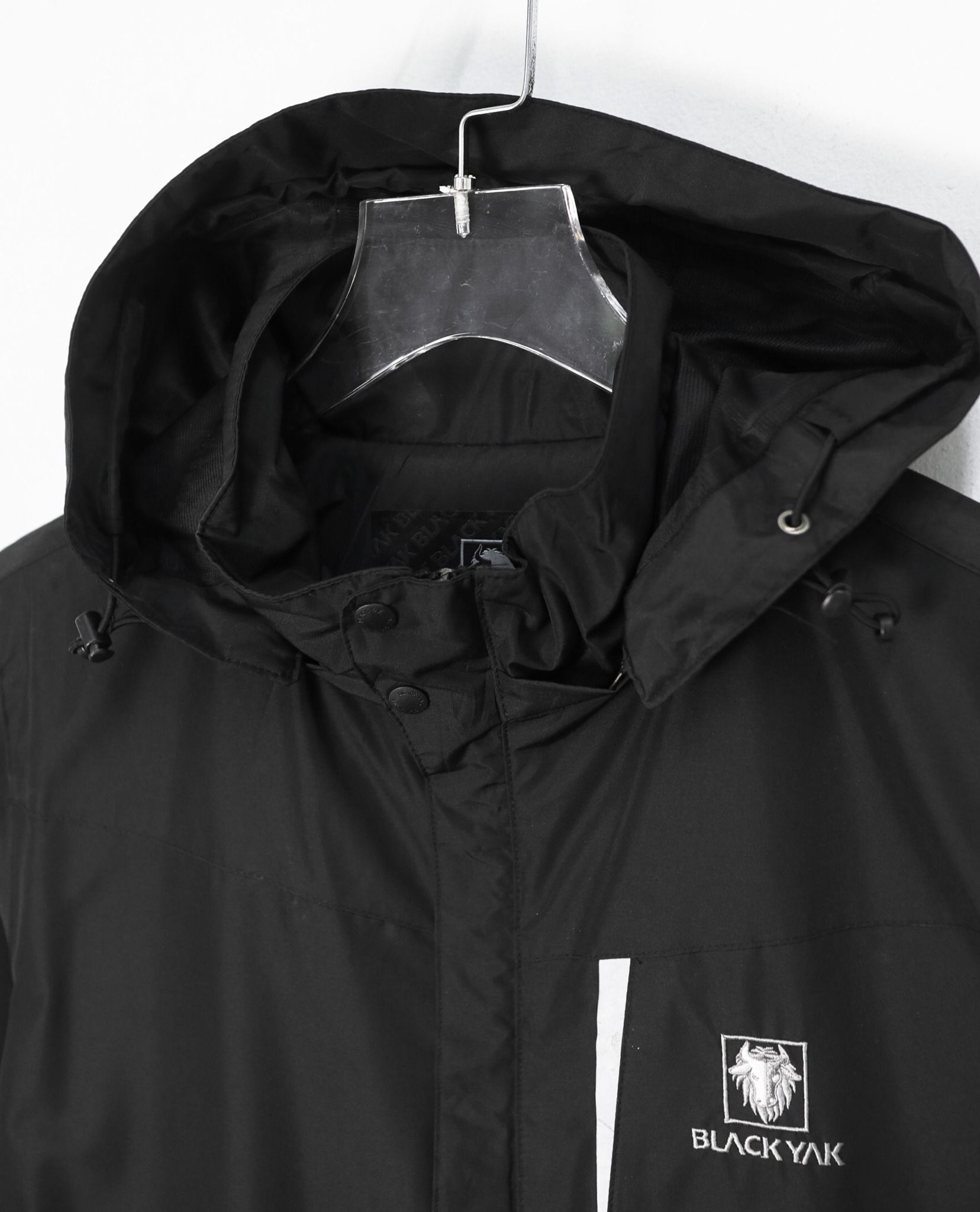 12.11.22 - VTG WINDBREAKER JACKET - BLACK YAK