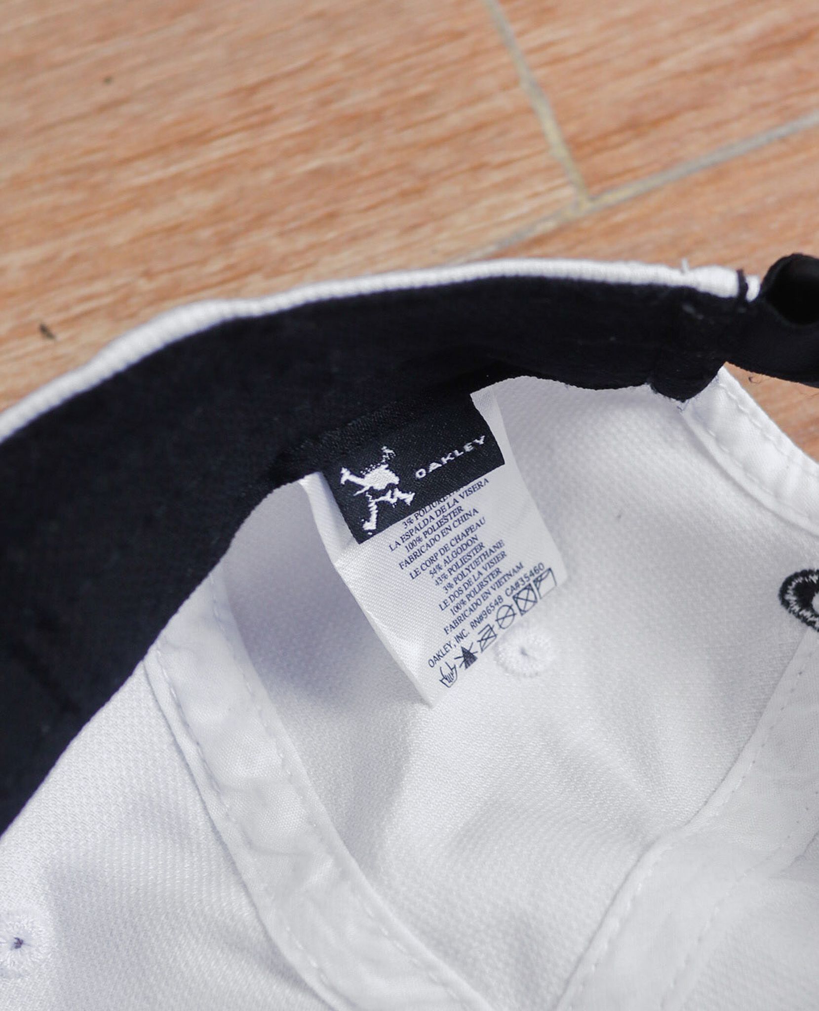 08.05.23 - VTG HEADWEAR - OAKLEY