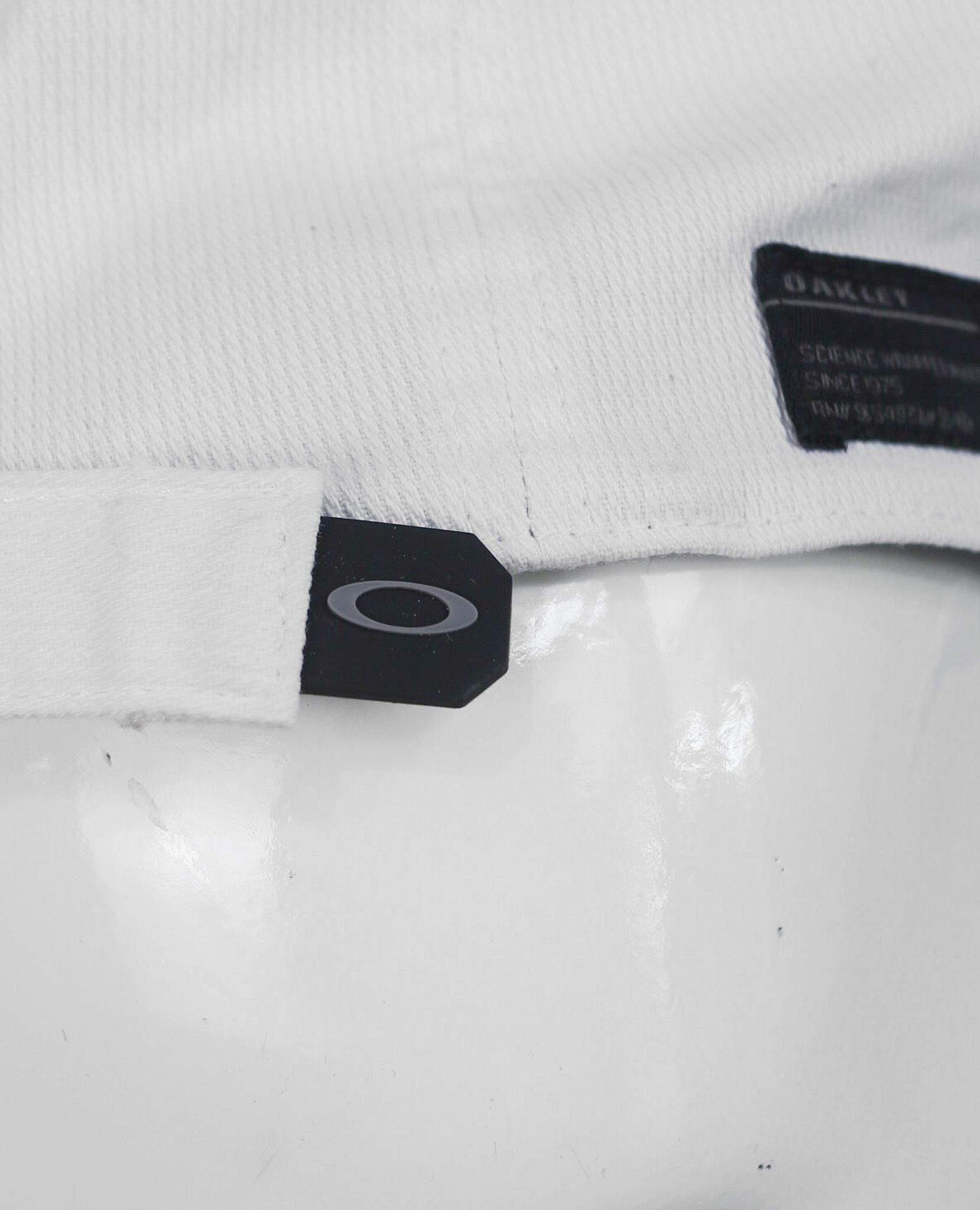 08.05.23 - VTG HEADWEAR - OAKLEY