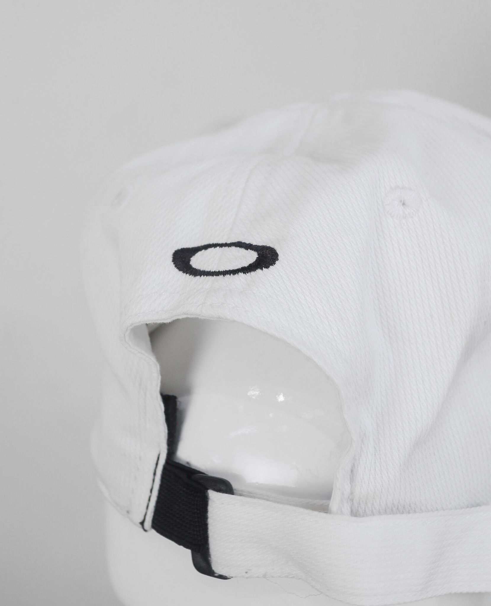 08.05.23 - VTG HEADWEAR - OAKLEY