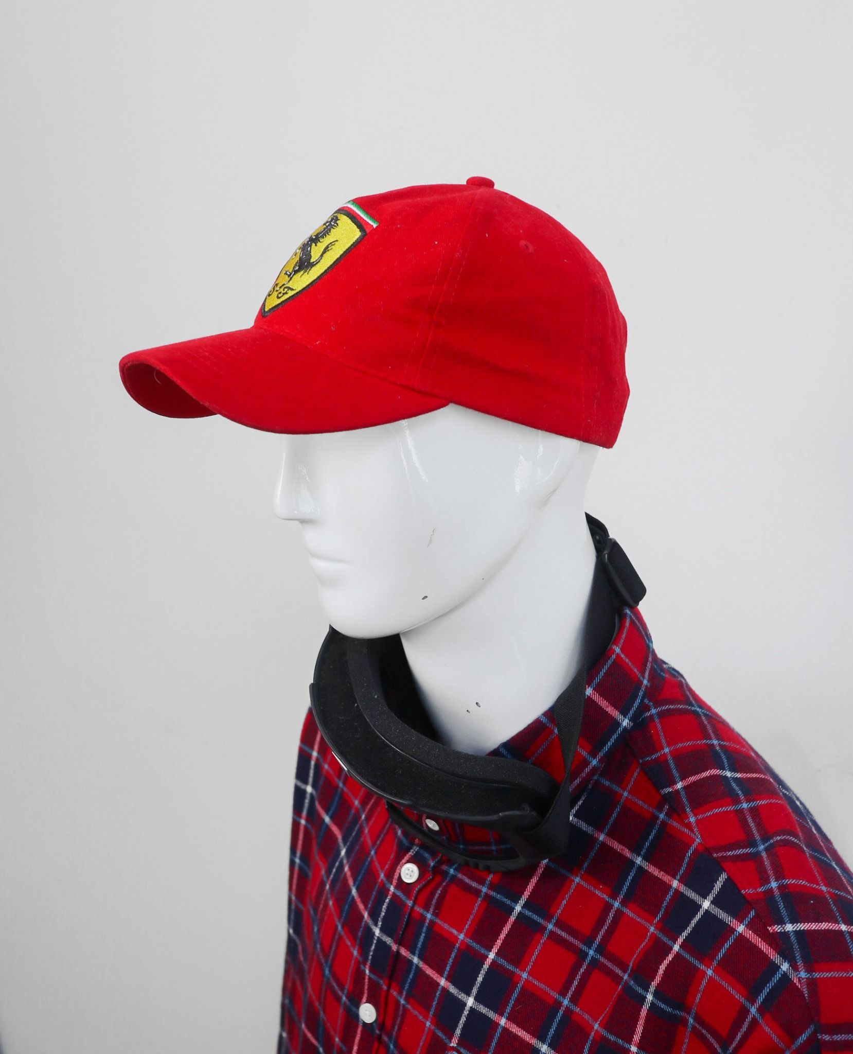 08.06.23 - VTG HEADWEAR - FERRARI 2001