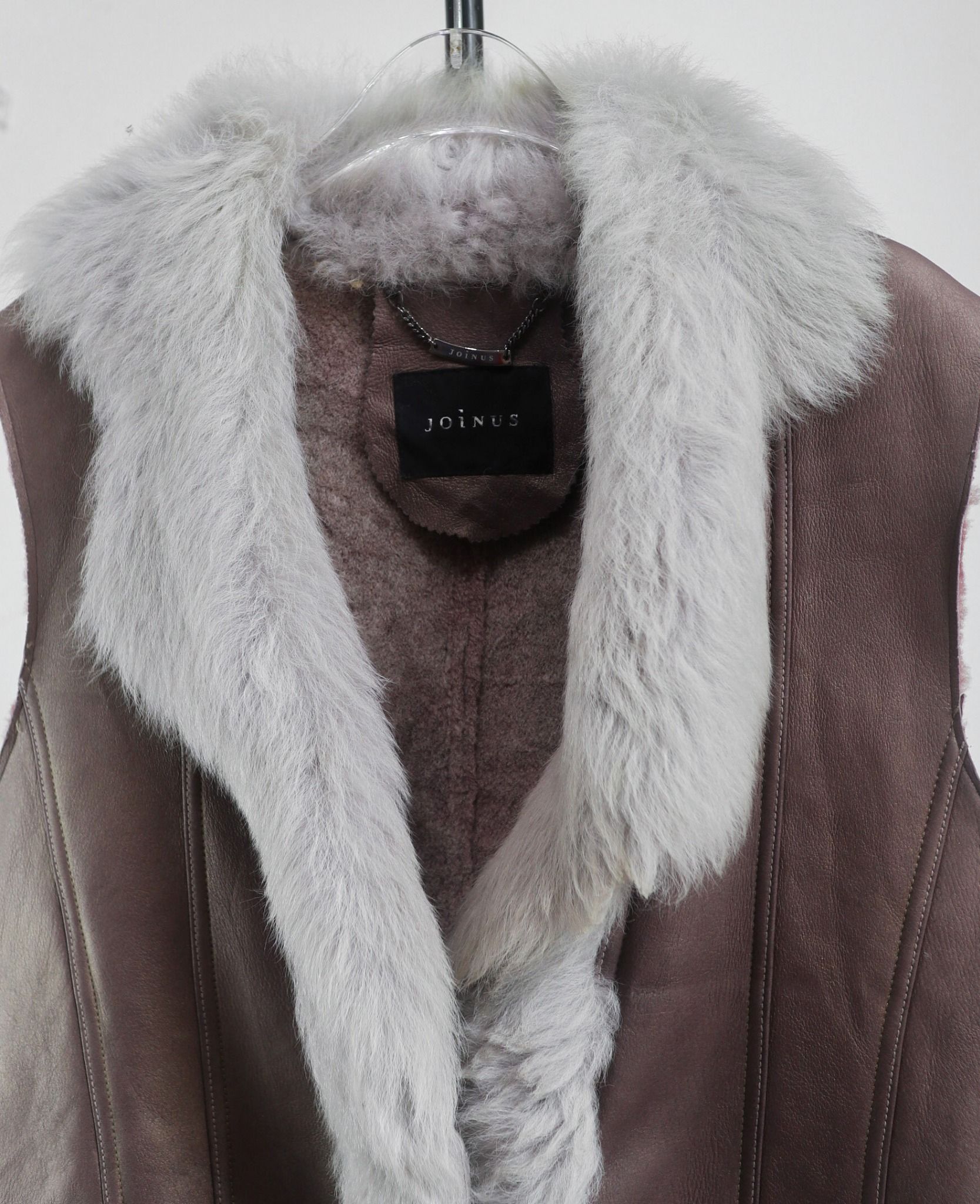 12.26.23 - VTG LEATHER FUR VEST JACKET - JOINUS