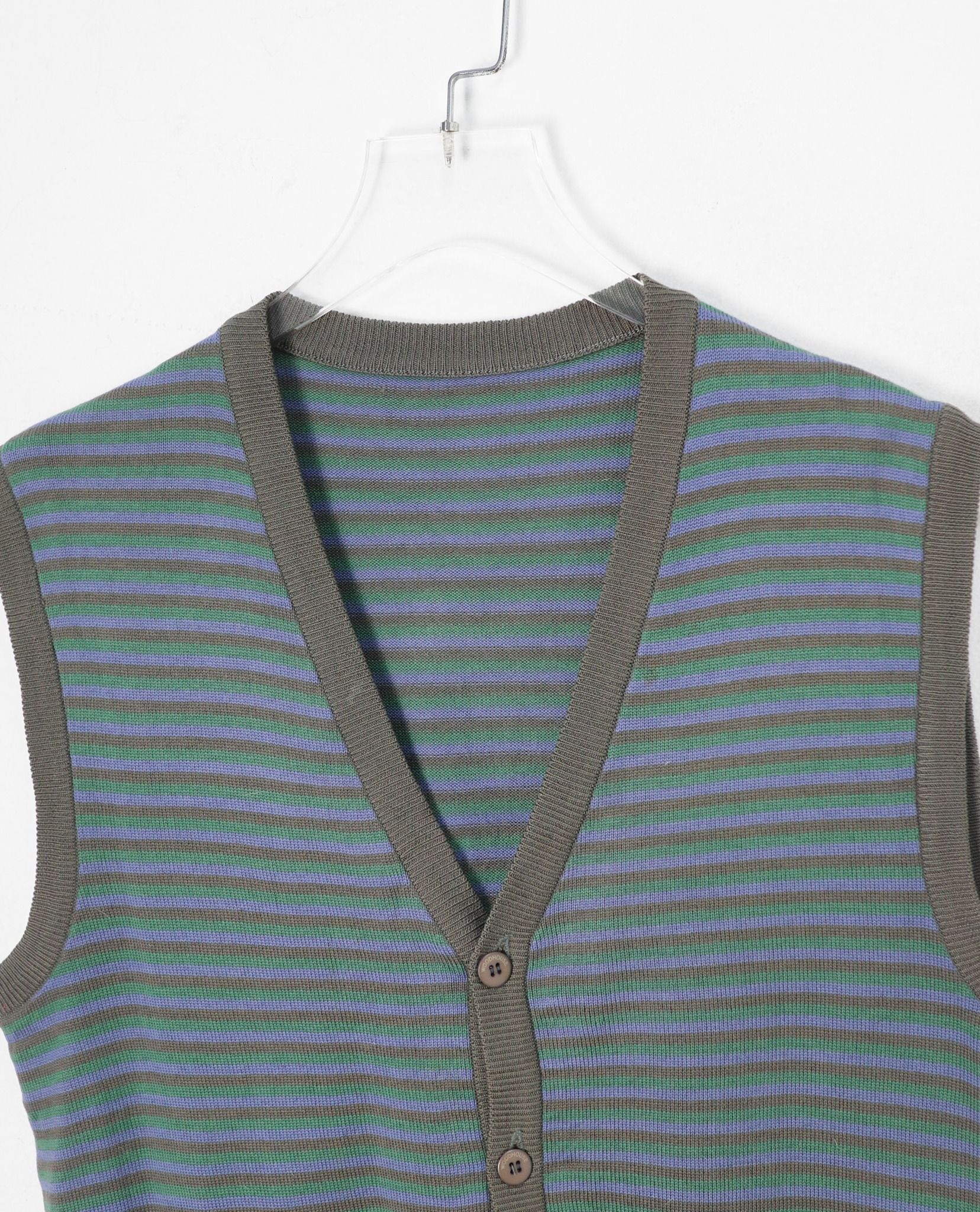 12.13.22 - VTG KNIT VEST