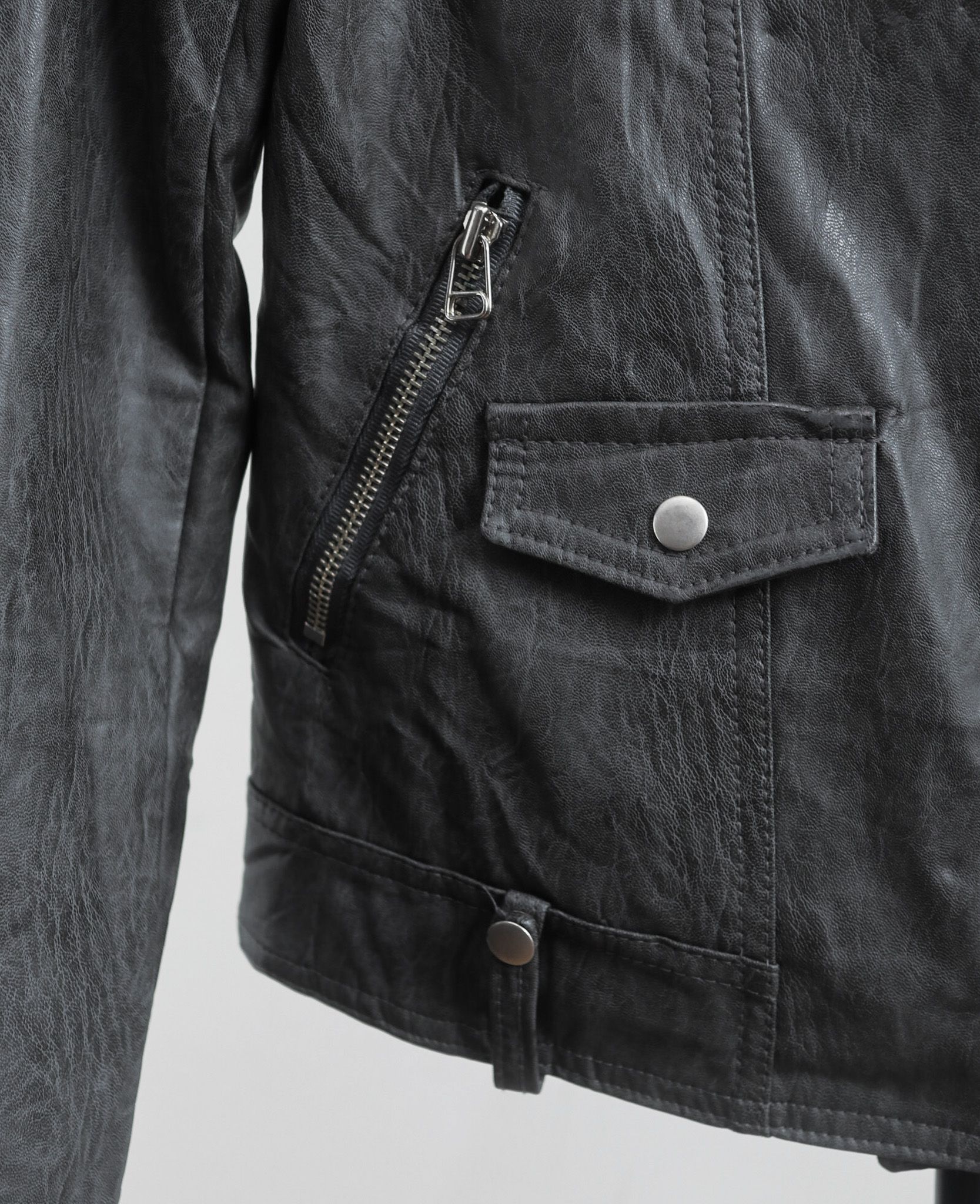 12.26.23 - VTG CROPPED REAL LEATHER BIKER JACKET