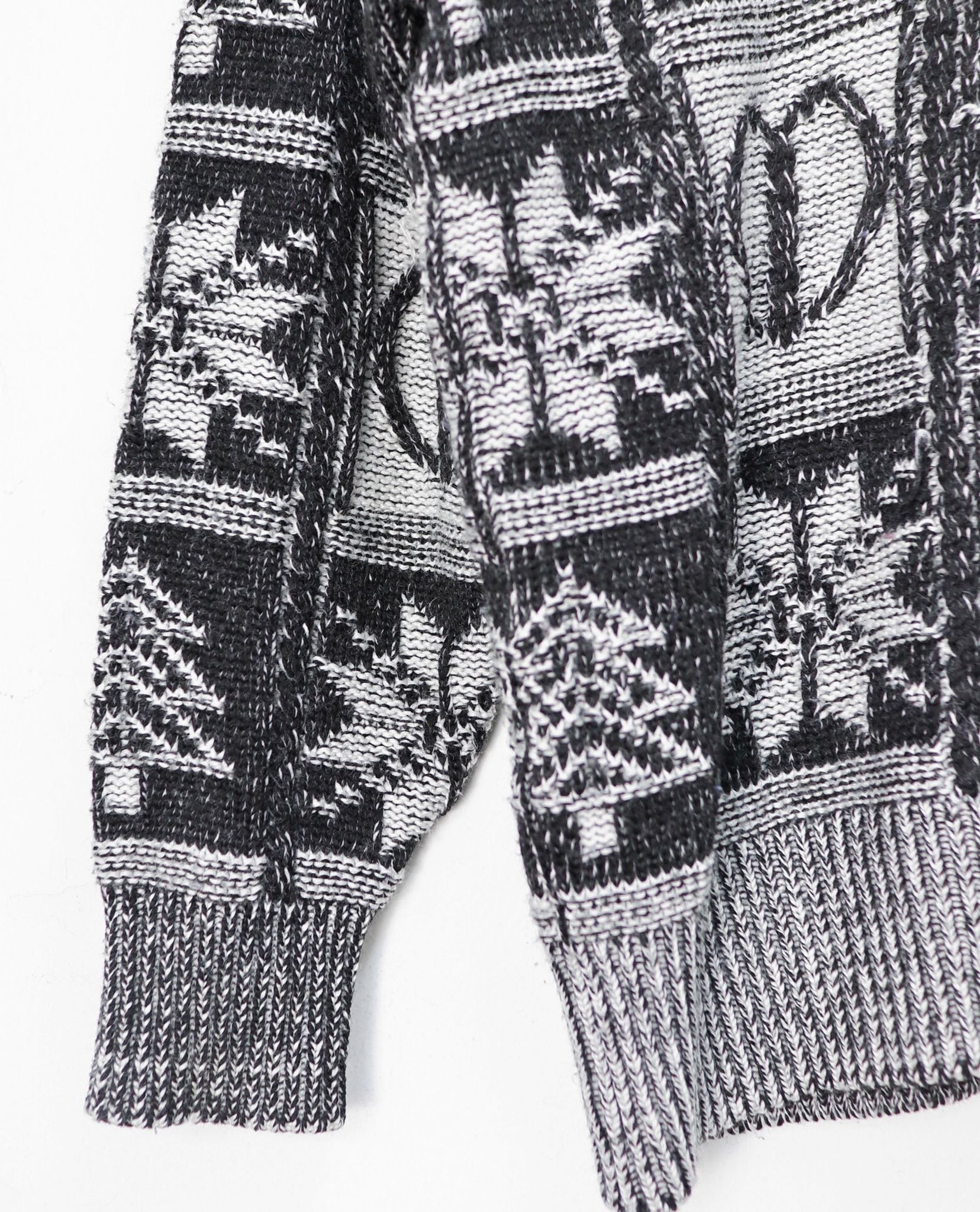 10.20.22 - VTG KNIT SWEATSHIRT - MEMOREED