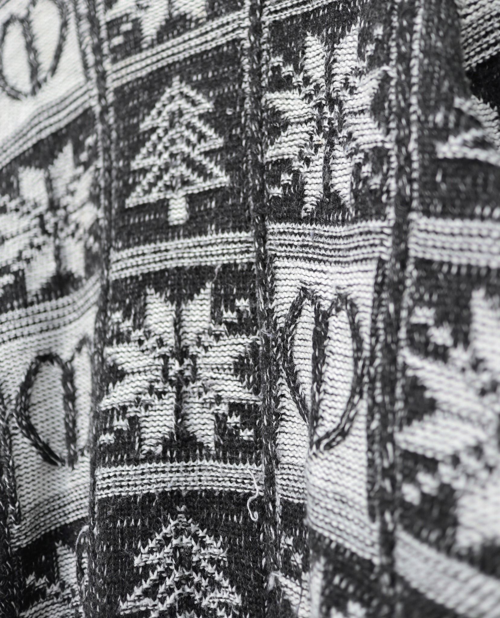 10.20.22 - VTG KNIT SWEATSHIRT - MEMOREED