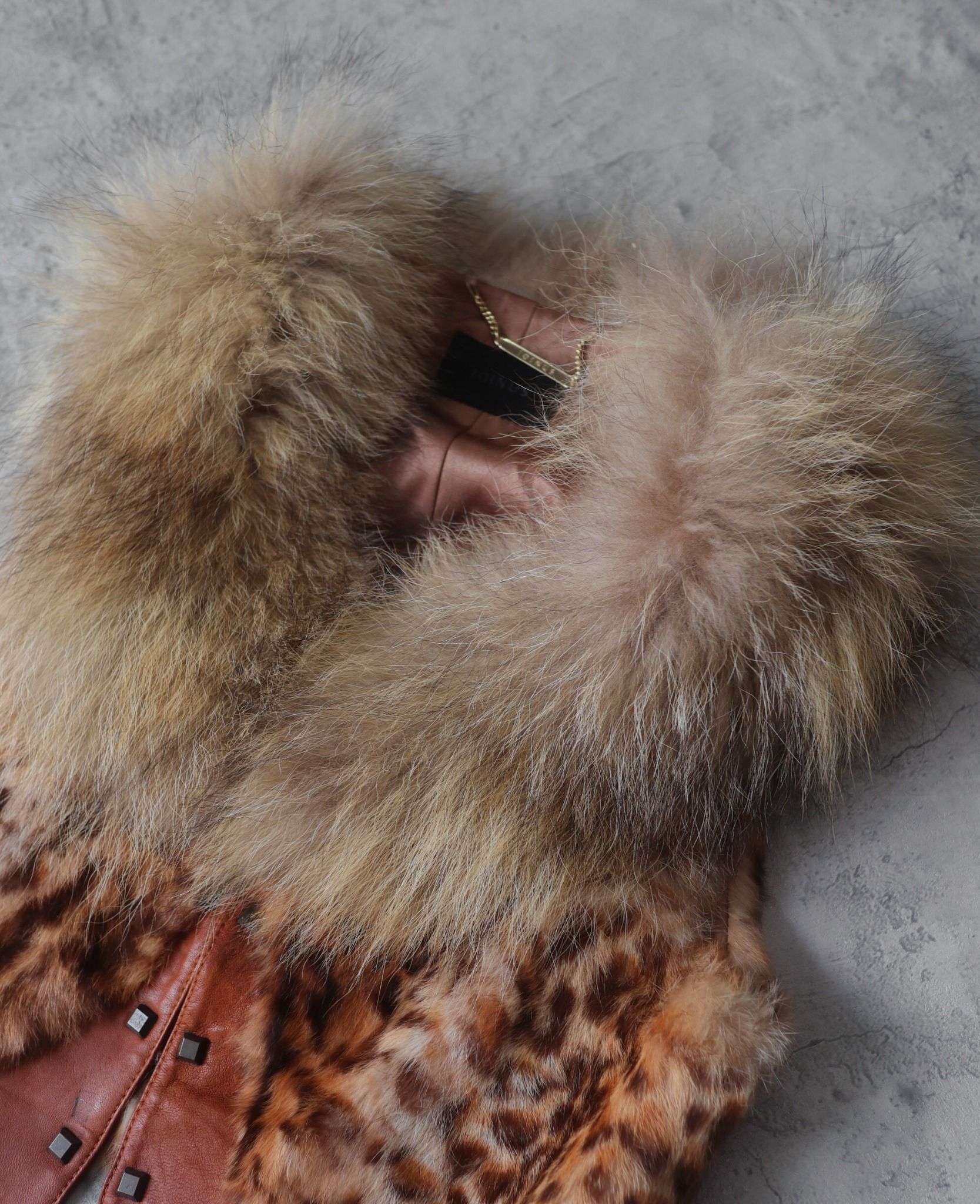 01.03.24 - VTG CROPPED FUR VEST JACKET - JOINUS