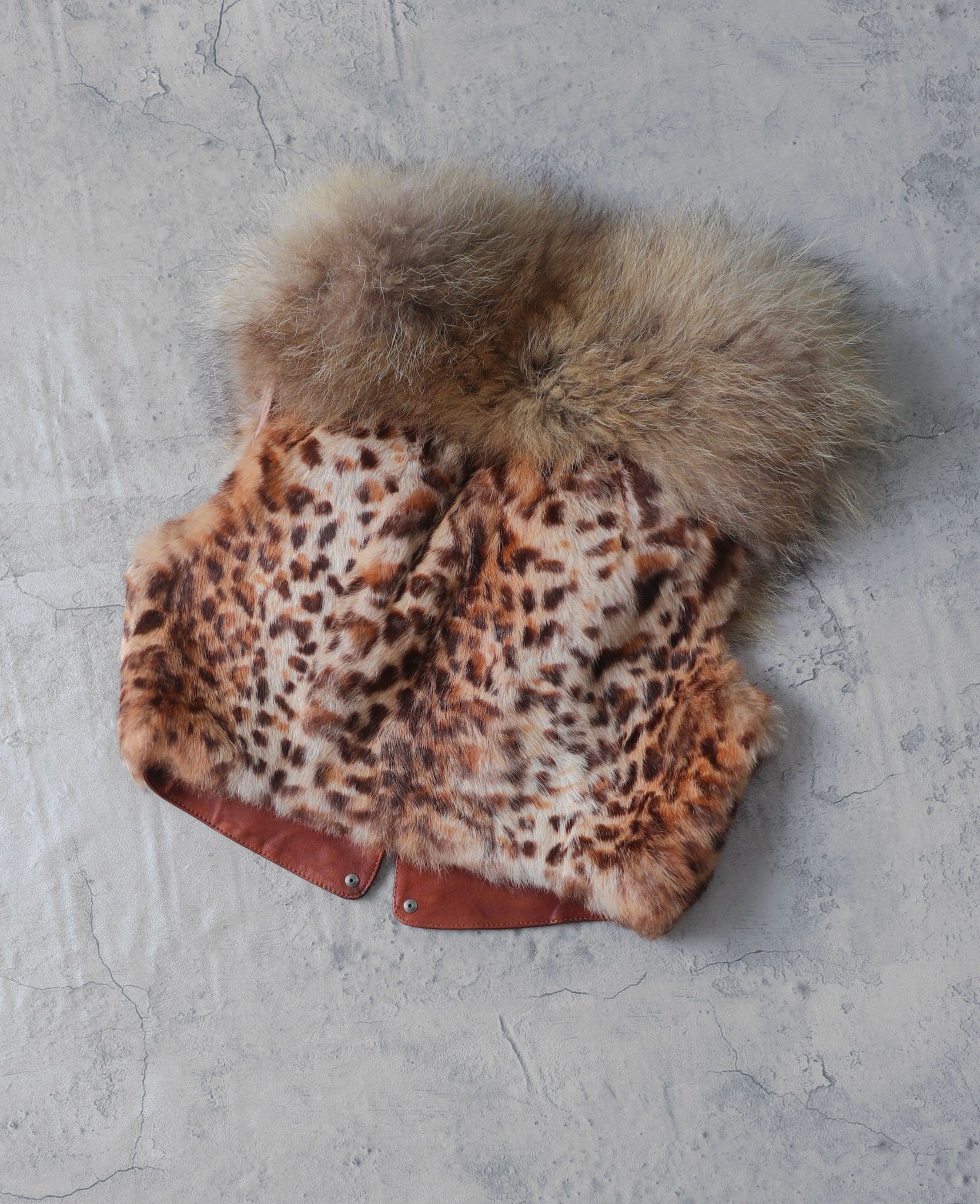 01.03.24 - VTG CROPPED FUR VEST JACKET - JOINUS