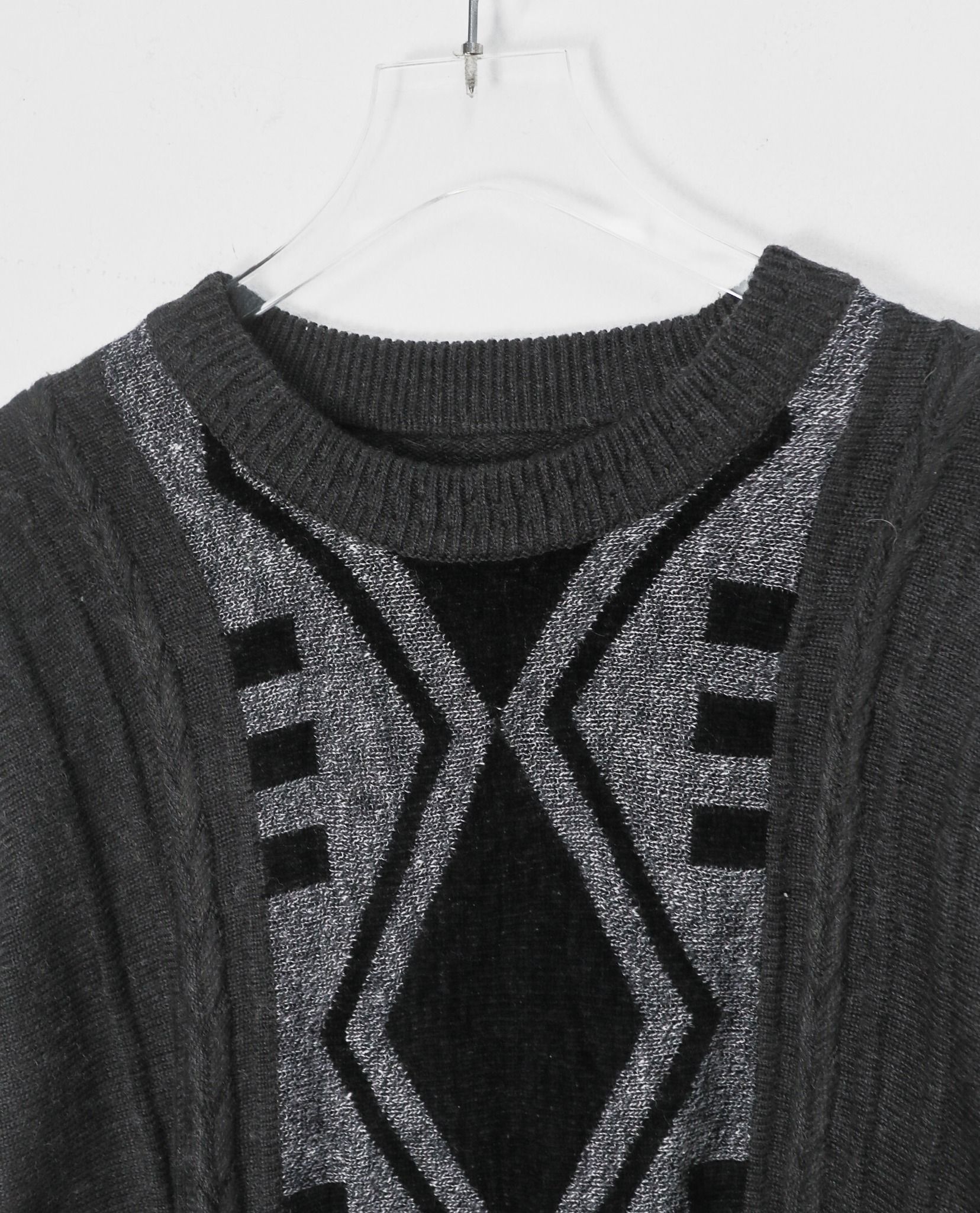 12.20.22 - VTG KNIT SWEATSHIRT