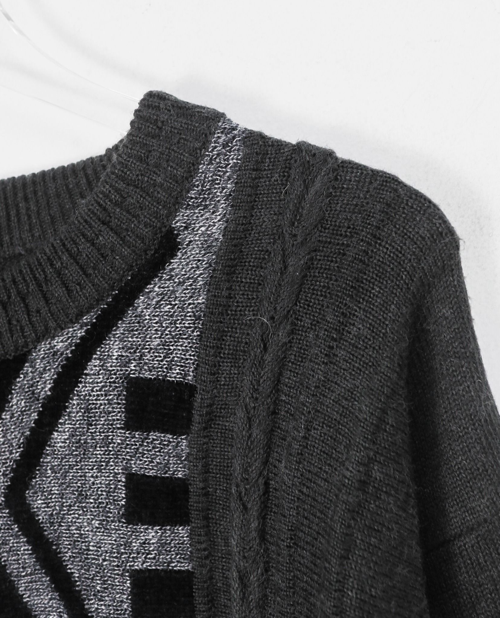 12.20.22 - VTG KNIT SWEATSHIRT