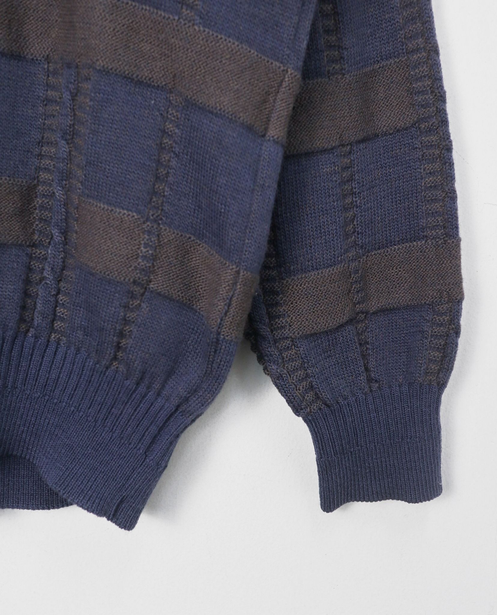 12.20.22 - VTG KNIT SWEATSHIRT - GOLDEN BEAR