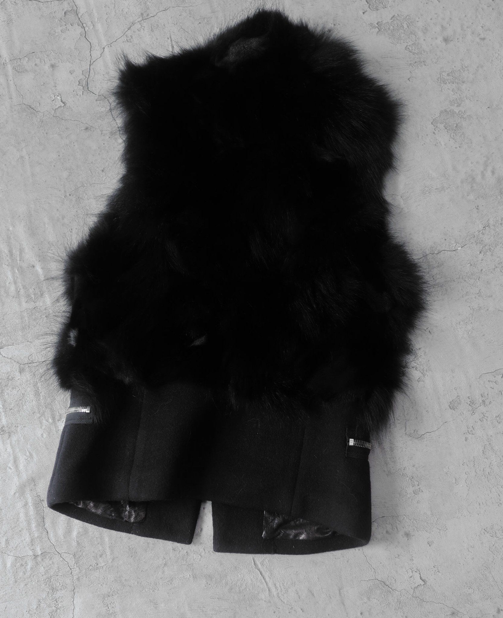 01.05.24 - VTG FUR VEST JACKET - MOS