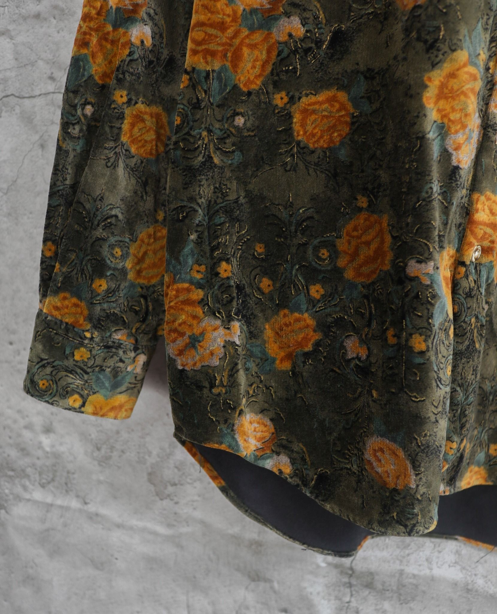 08.18.23 - VTG VELVET BUTTON UP SHIRT - HEART BREAKER