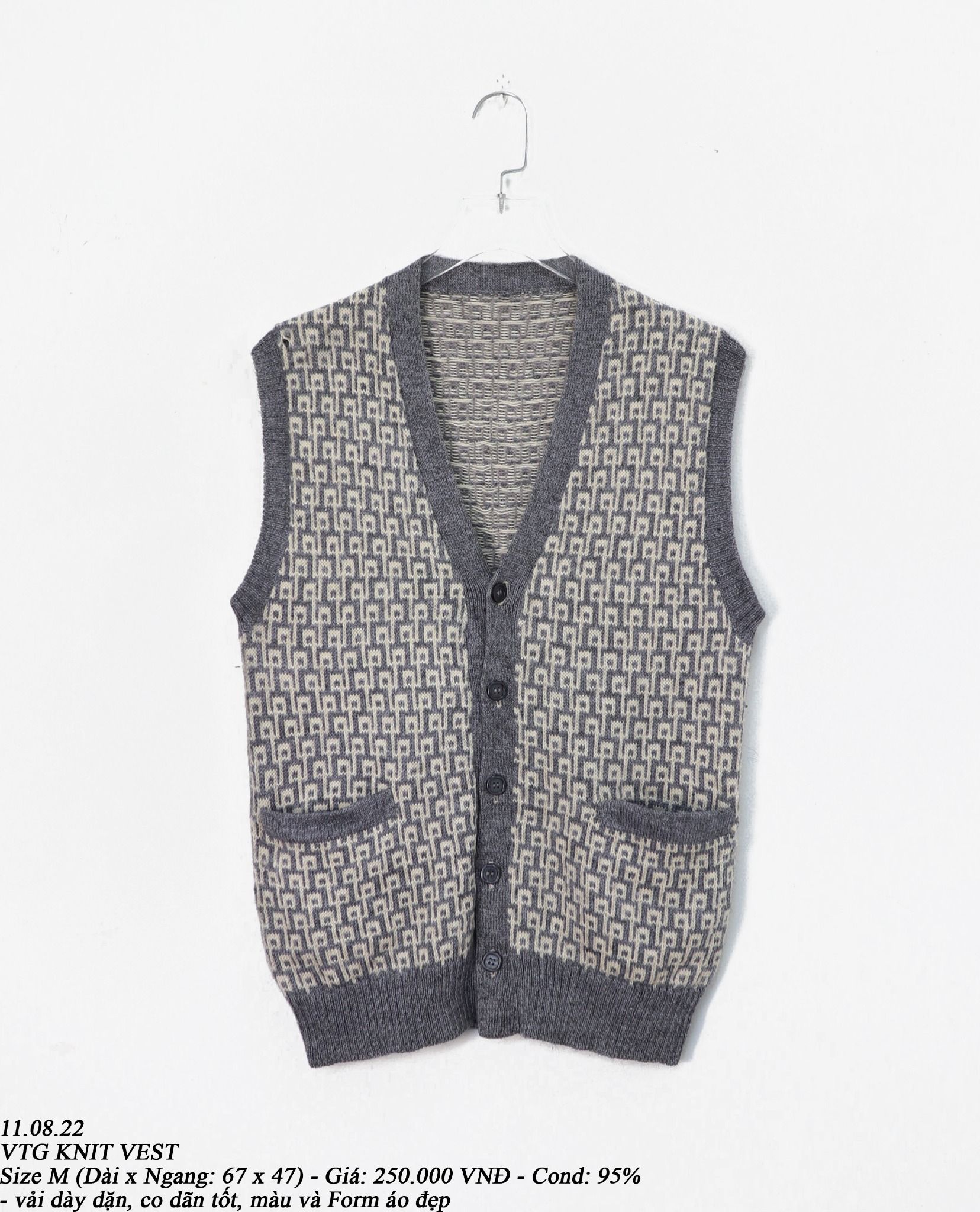 11.08.22 - VTG KNIT VEST