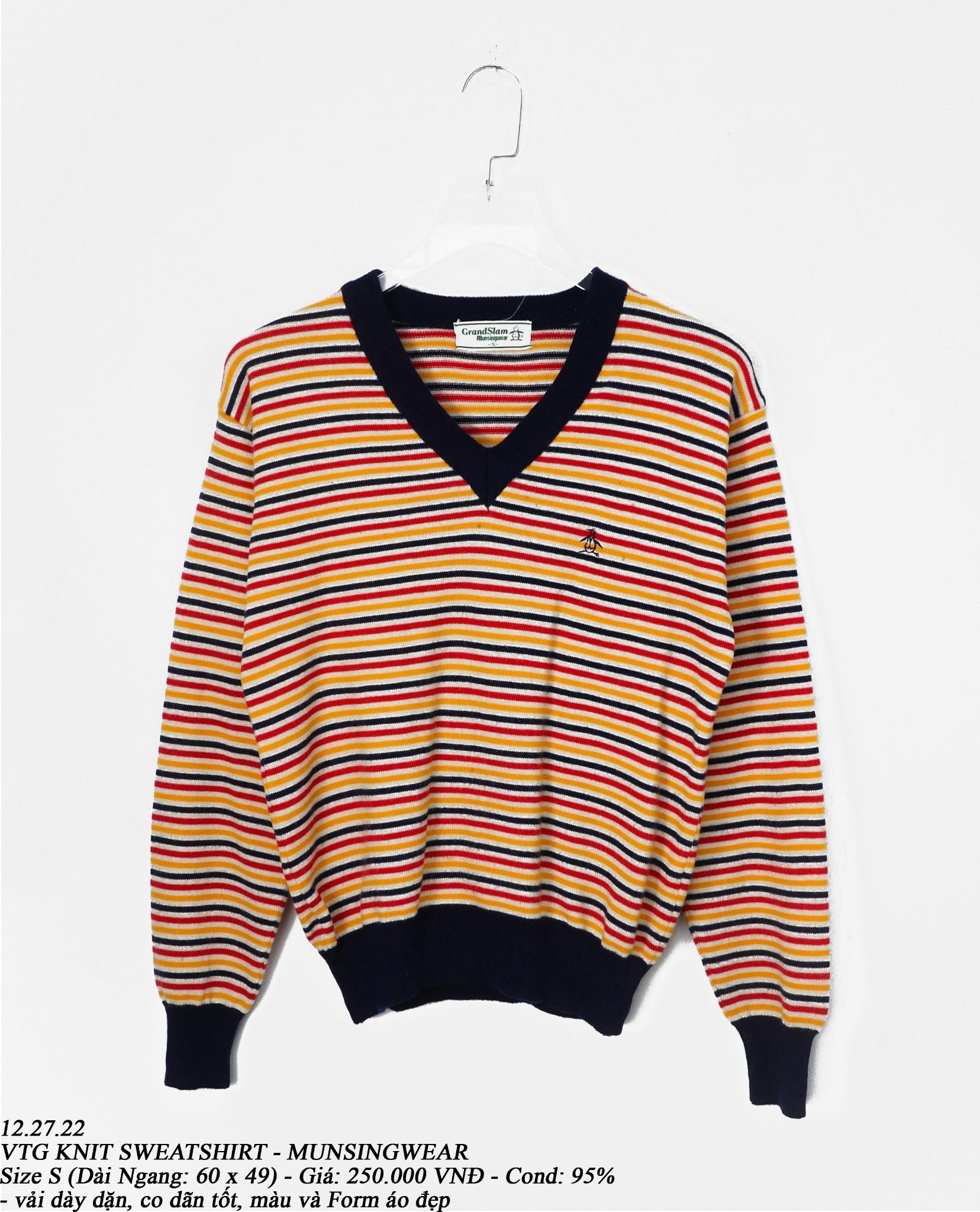 12.27.22 - VTG KNIT SWEATSHIRT - MUNSINGWEAR