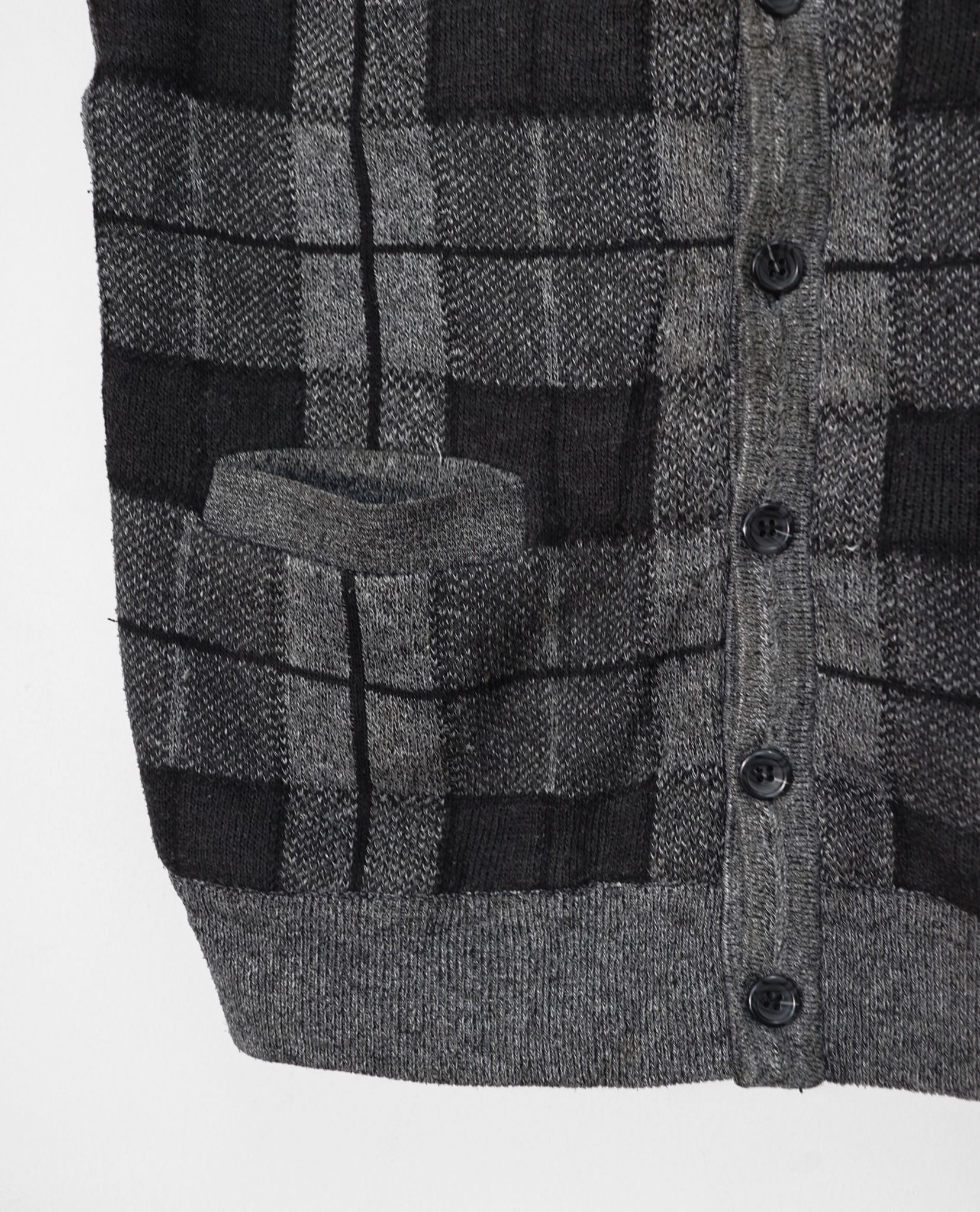 11.08.22 - VTG KNIT VEST JACKET - EMBARK