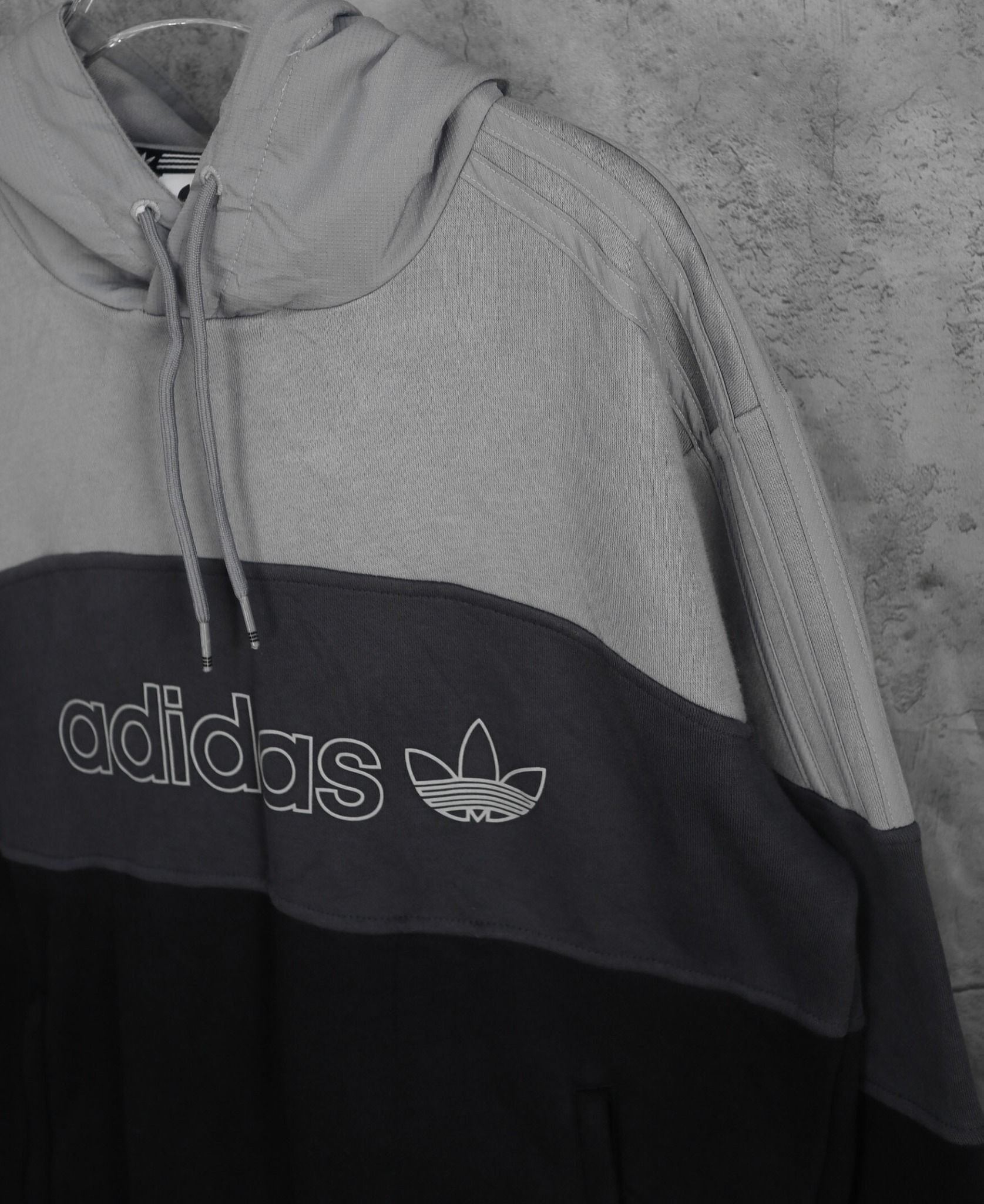 11.14.23 - VTG PULLOVER HOODIE - ADIDAS