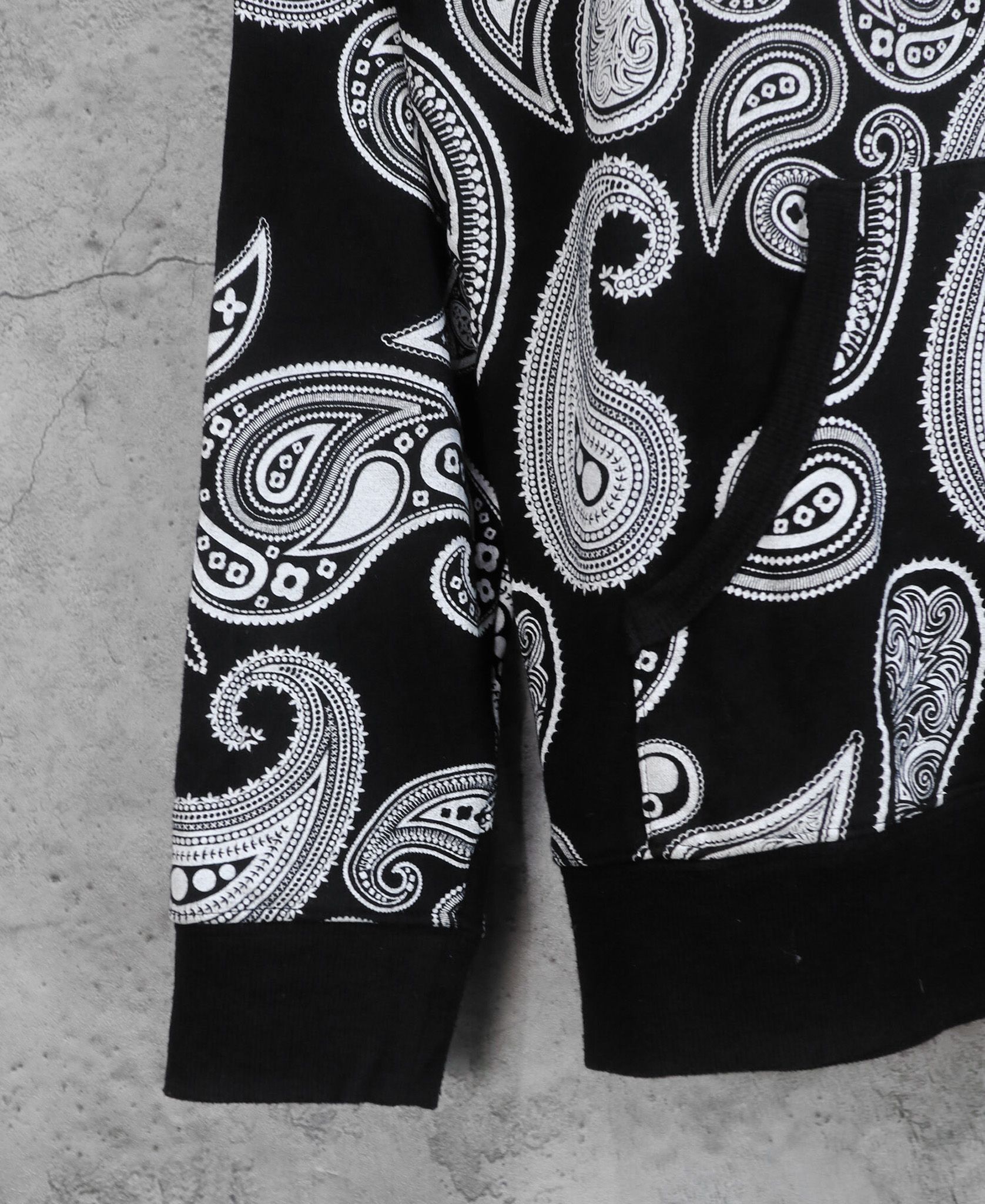 11.14.23 - VTG PULLOVER HOODIE - BOMB CLOTHS